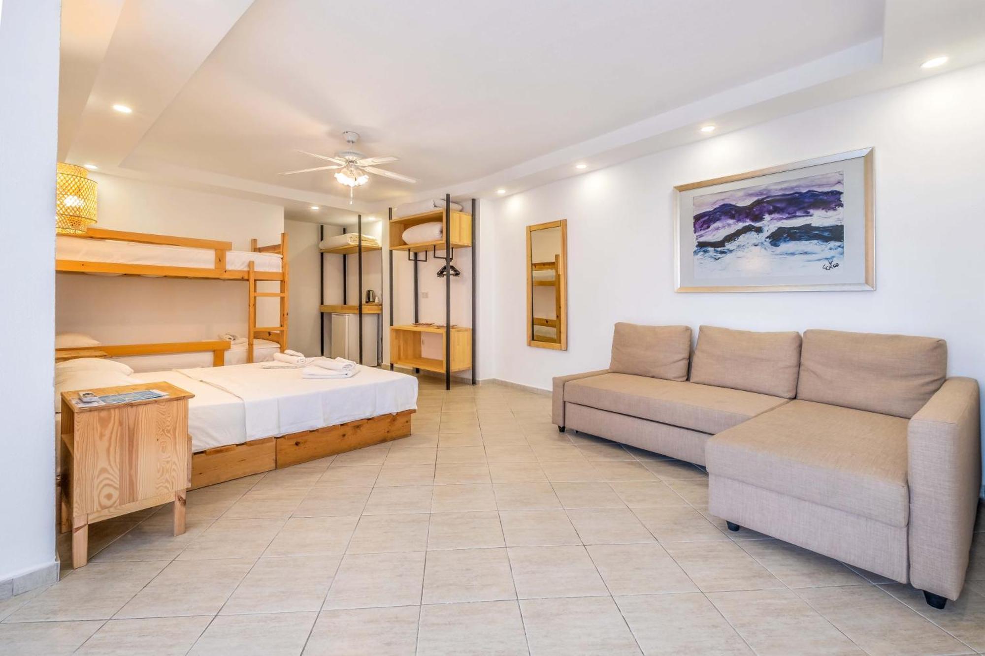 Luna Hotel *