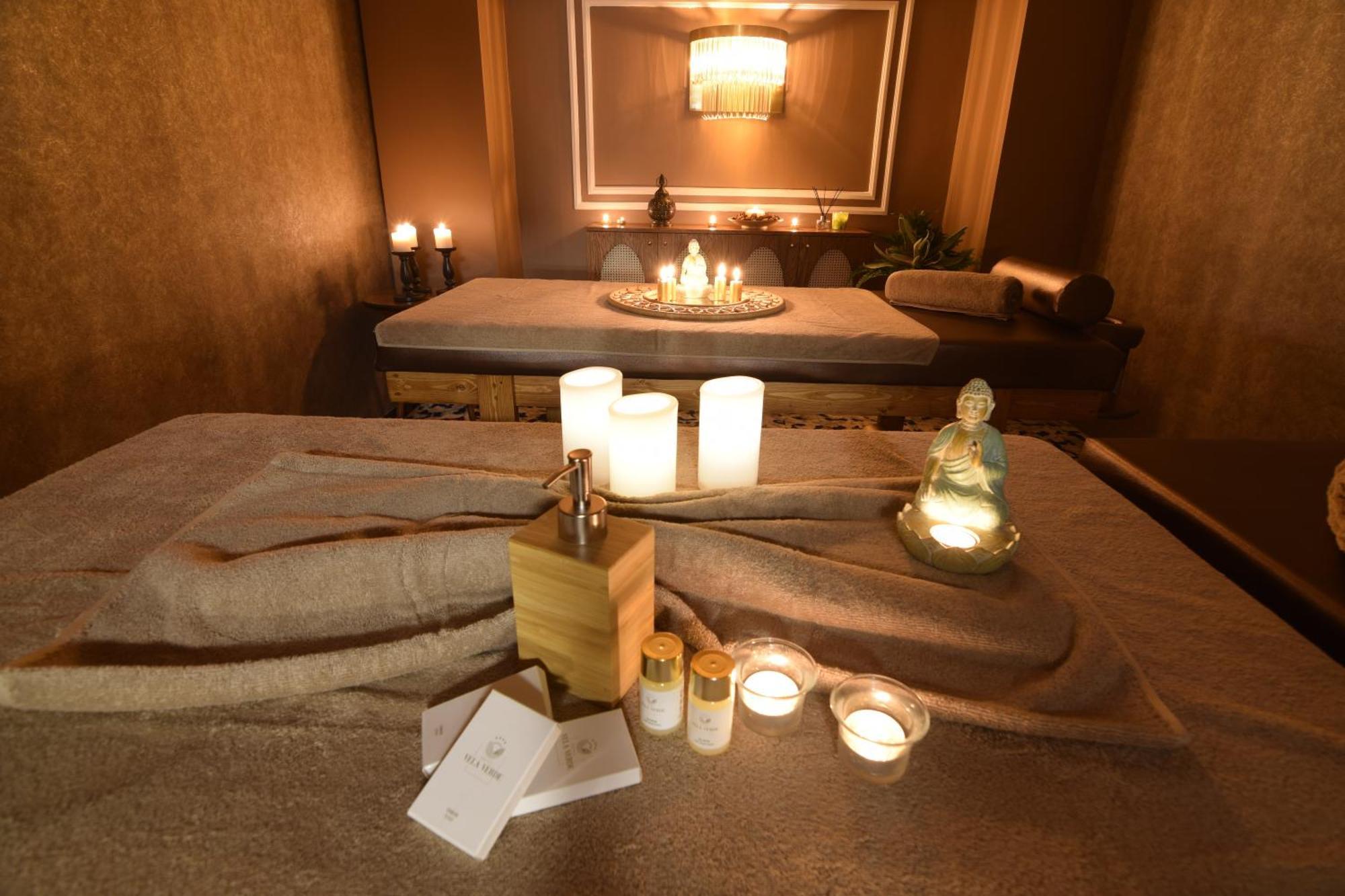 Vela & Hotel Yalova (Yalova)