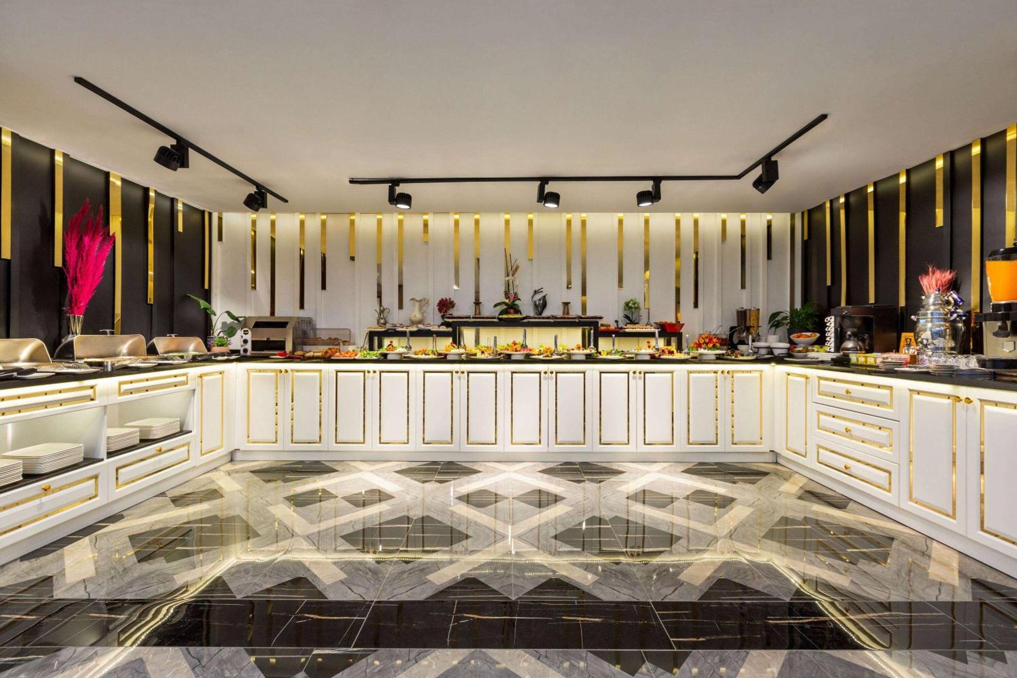 Trademark Collection By Wyndham Operla Airport Hotel