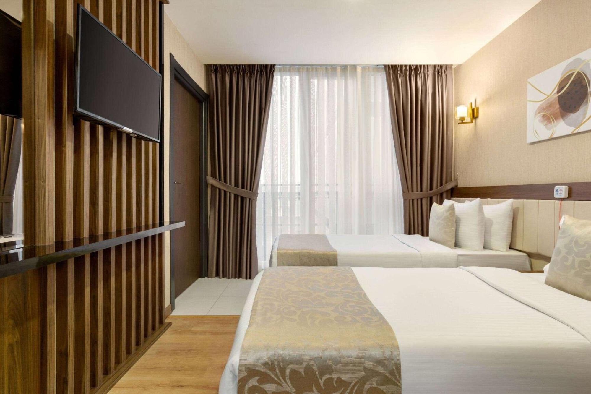 Trademark Collection By Wyndham Operla Airport Hotel 4*
