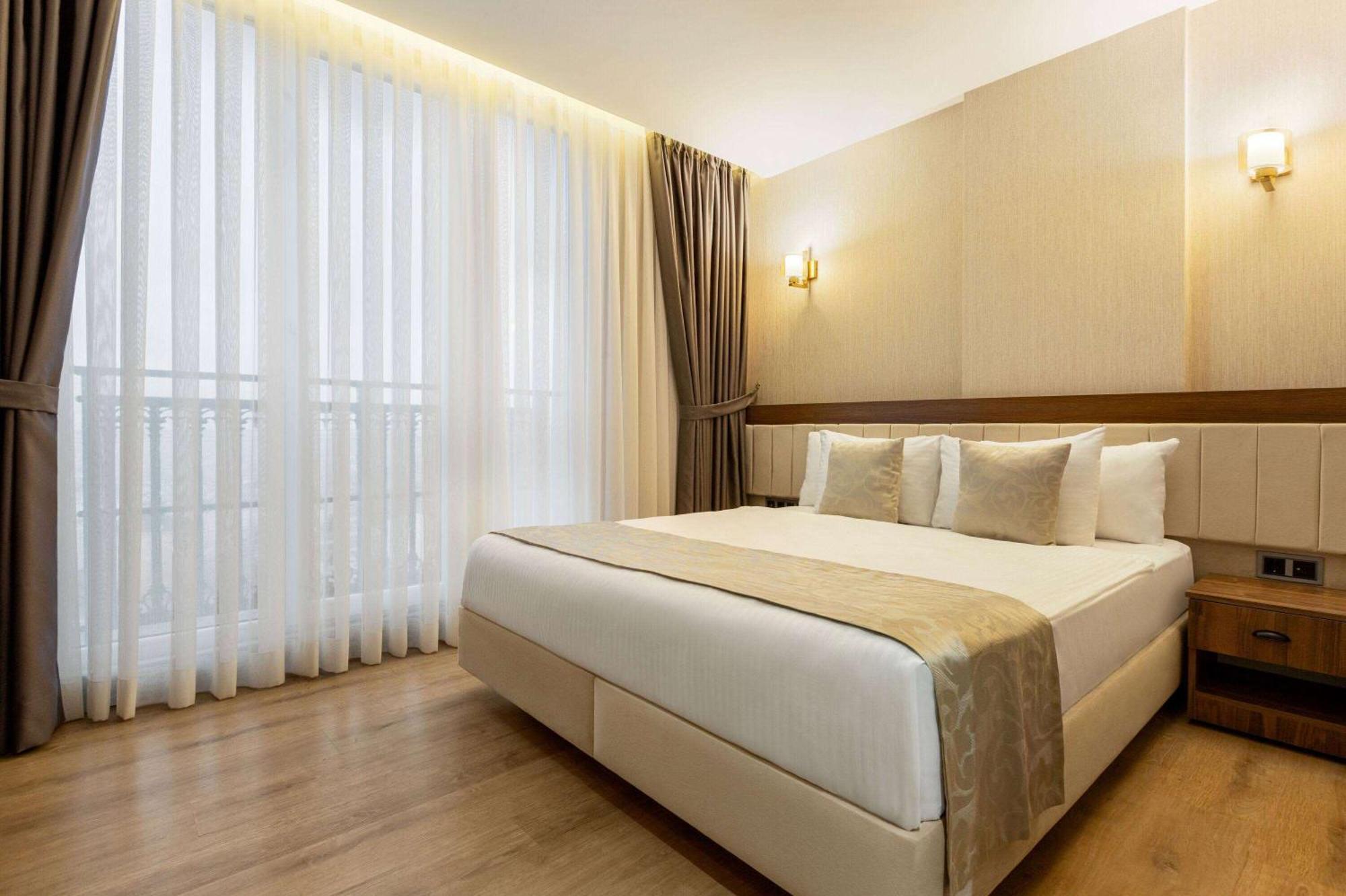 Trademark Collection By Wyndham Operla Airport Hotel 4*