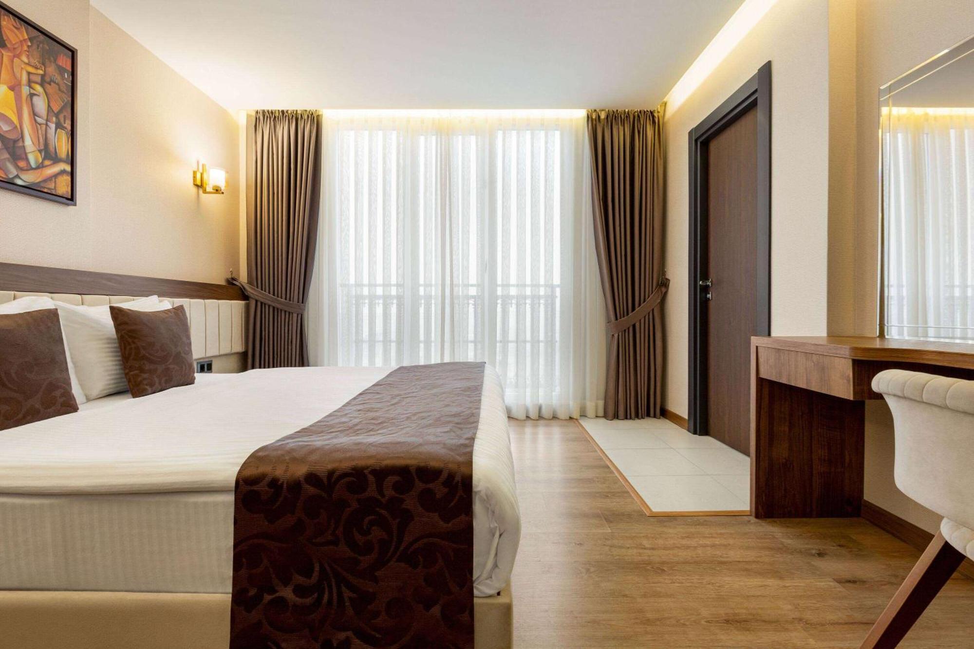 Trademark Collection By Wyndham Operla Airport 4*