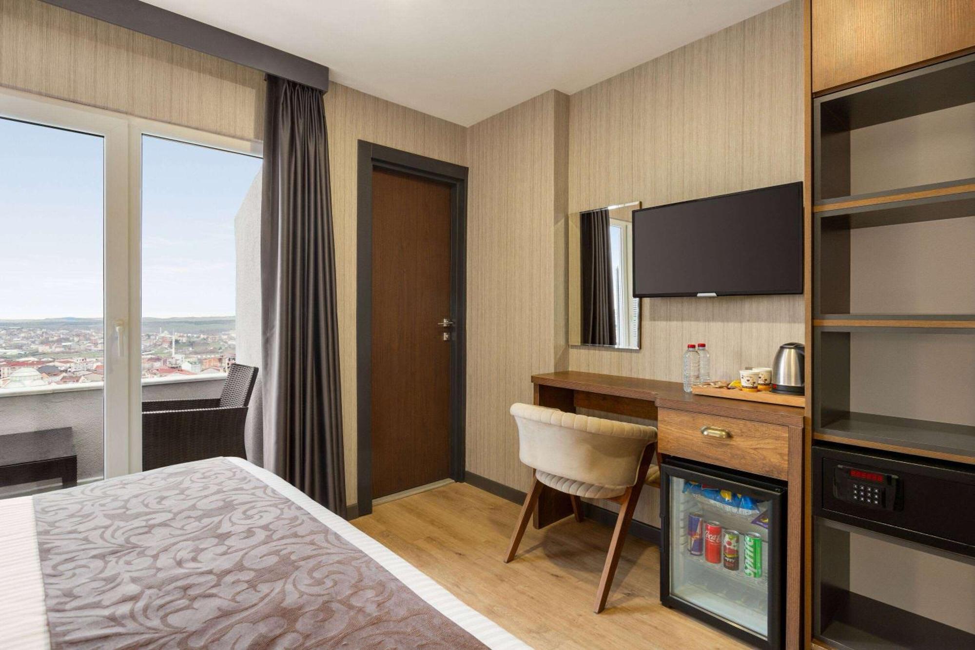 Trademark Collection By Wyndham Operla Airport