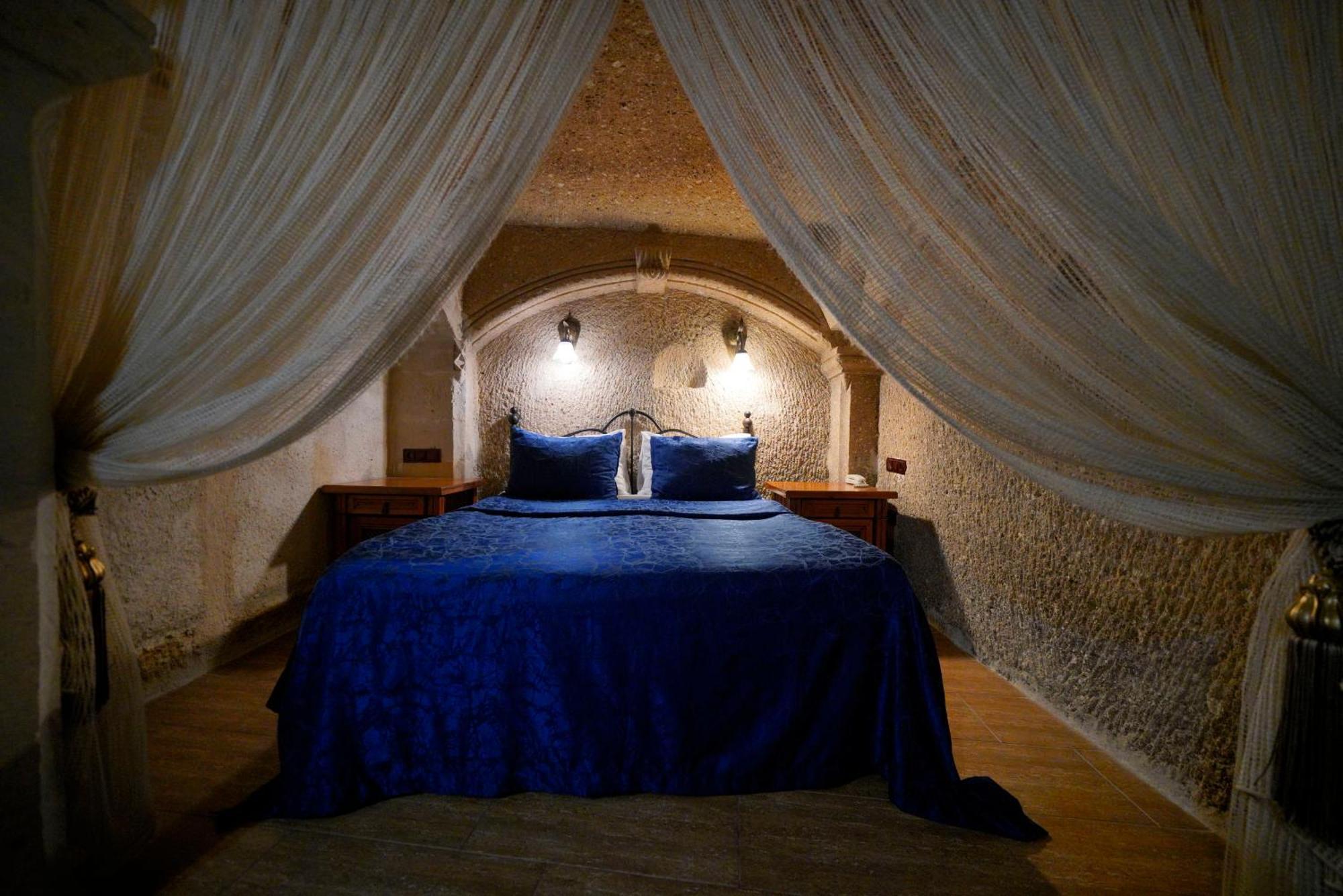 Hotel Flintstones Cave