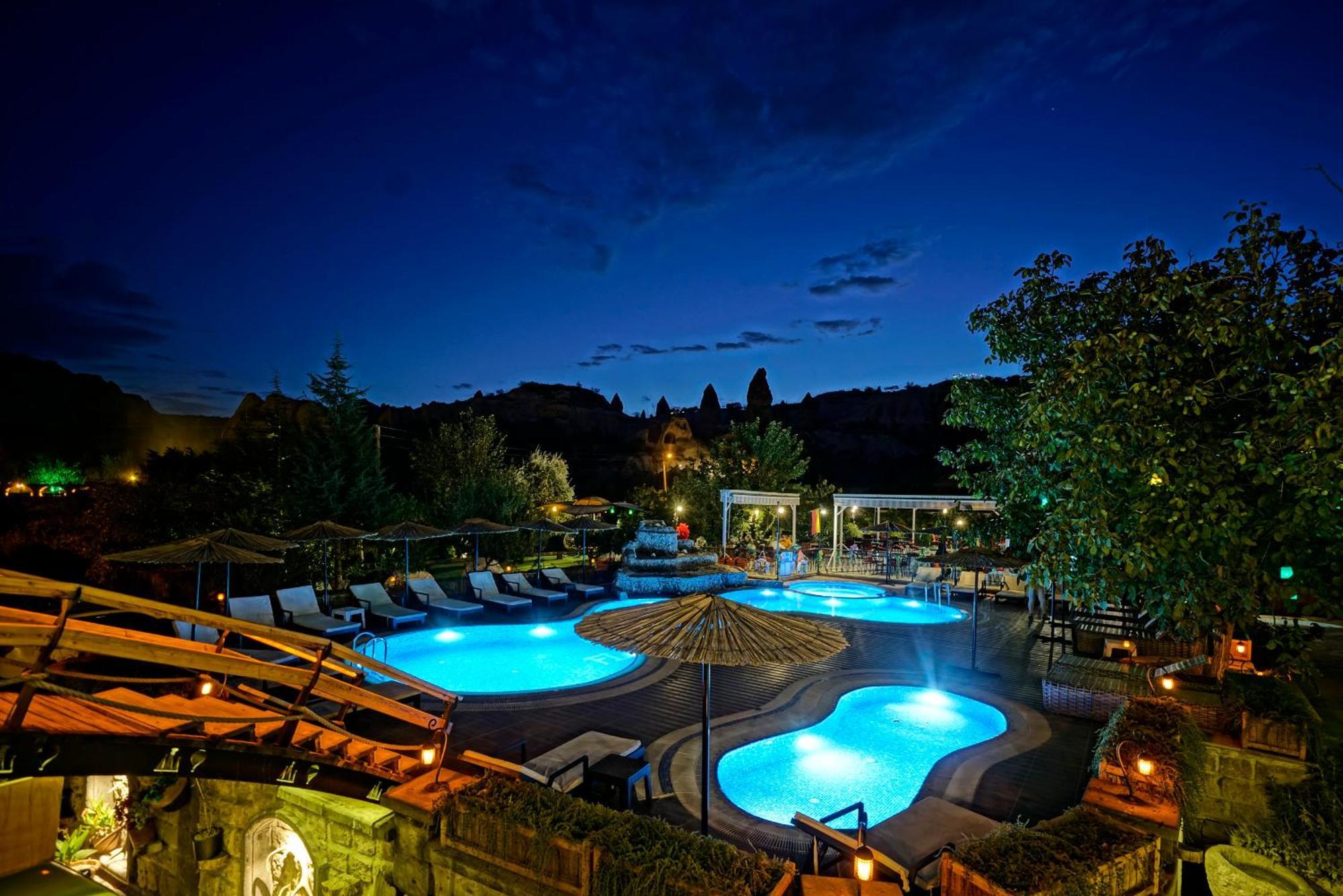 Hotel Flintstones Cave