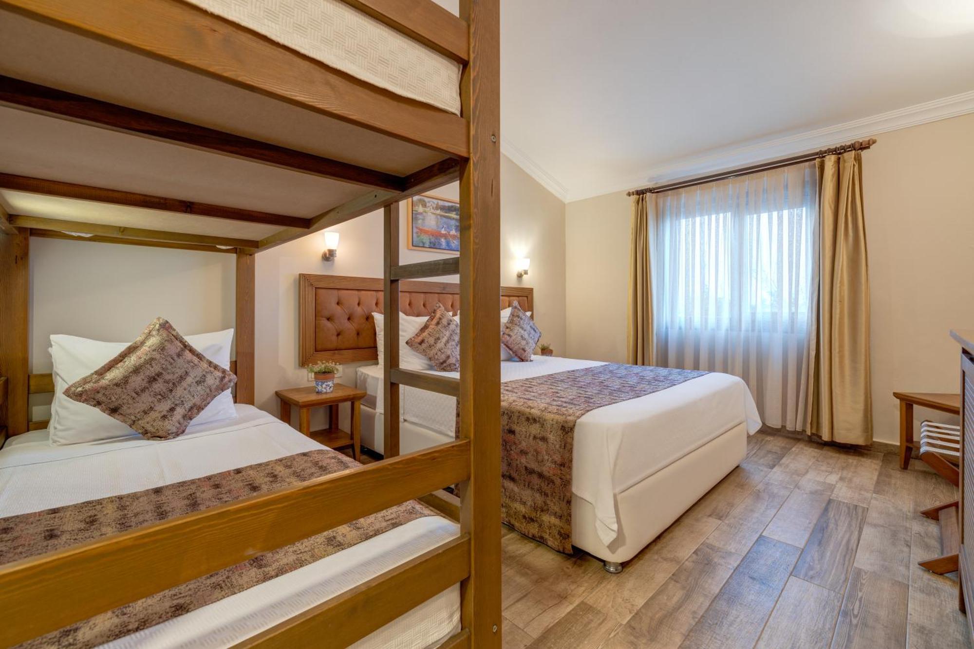 Hotel Surf Egitim Merkezi 3*