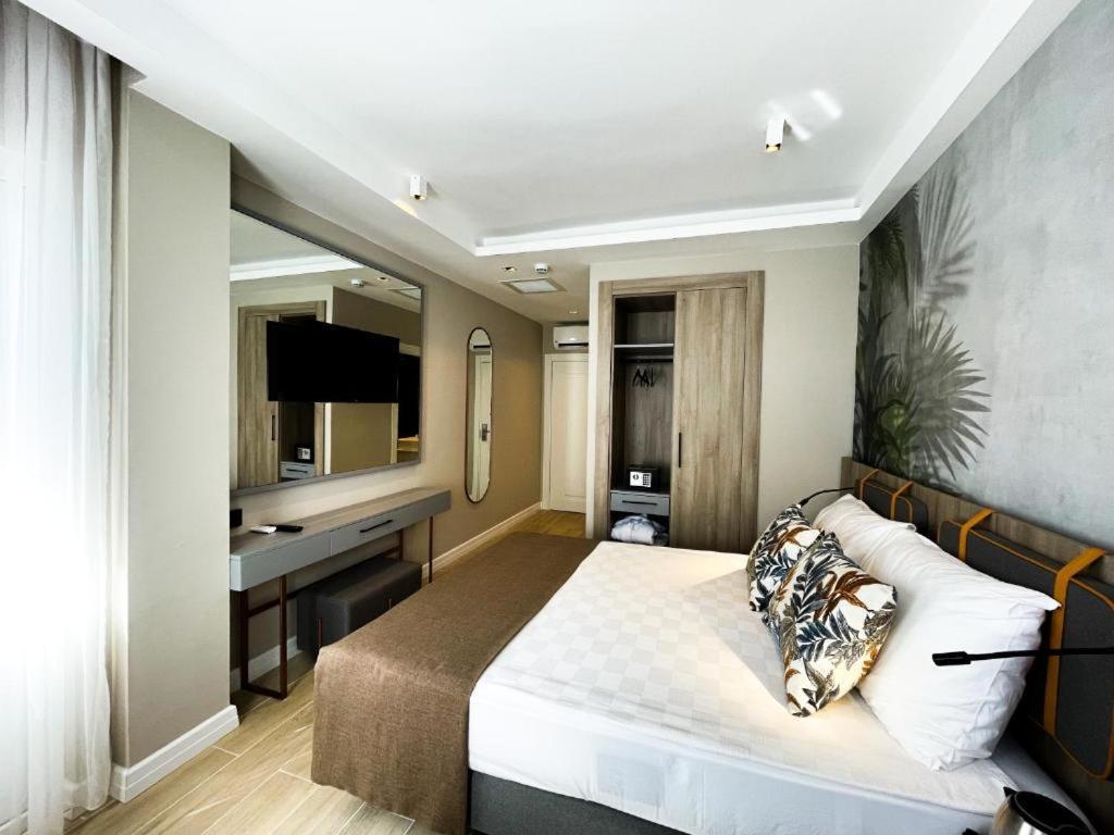 Hotel Alessia & 3*