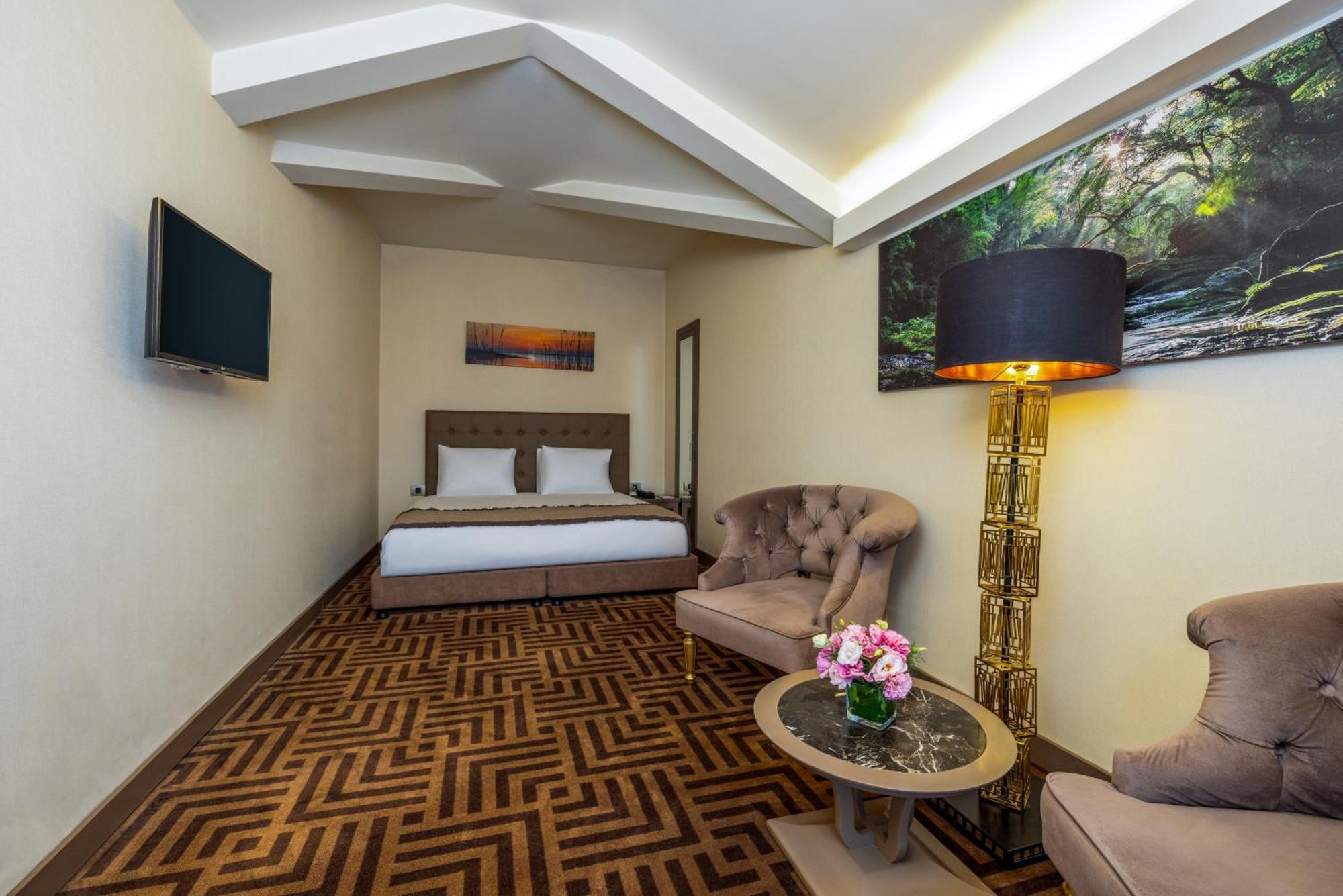 Hotel Ramada By Wyndham Istanbul Golden Horn 4*