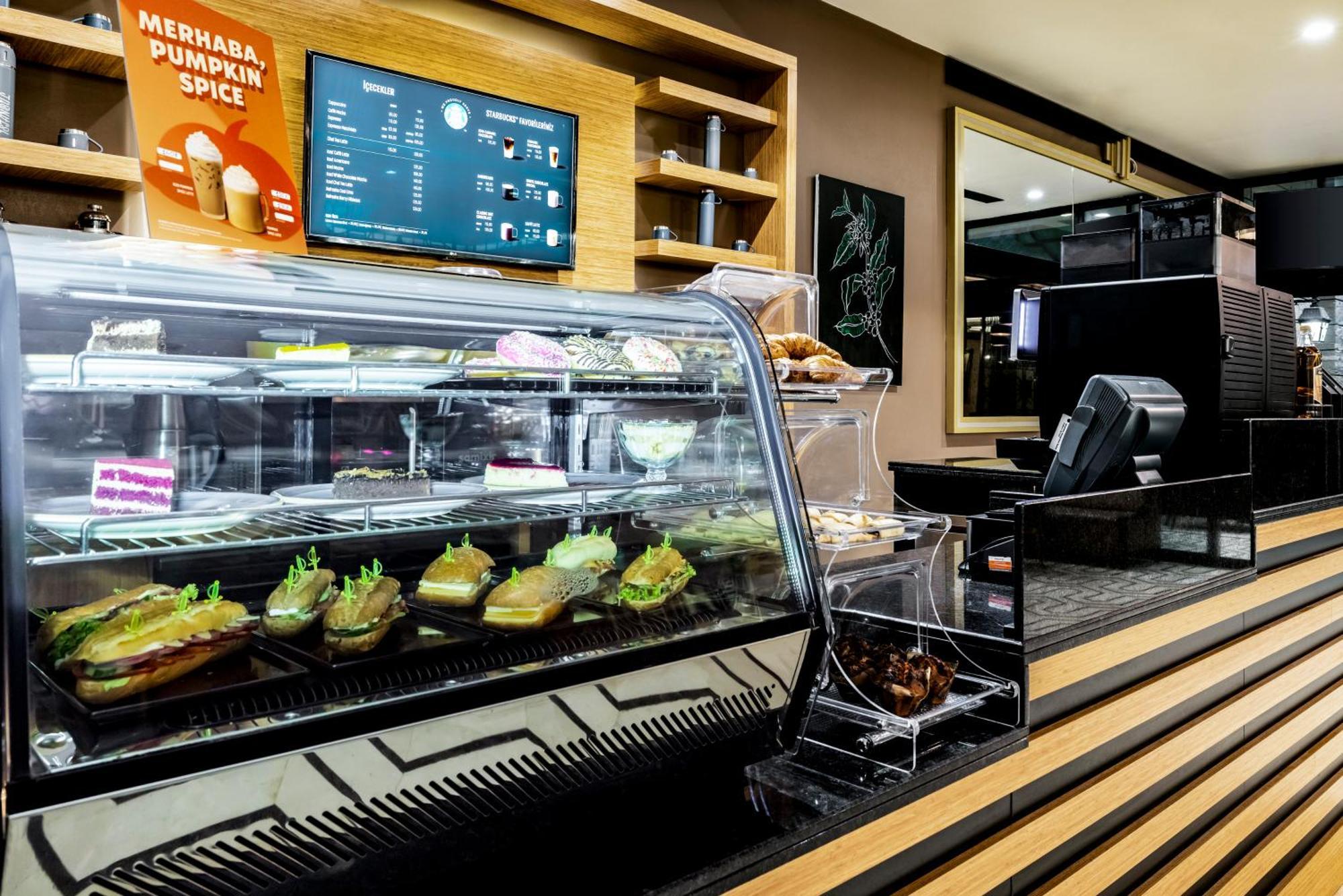Hotel Ramada By Wyndham Istanbul Golden Horn 4*