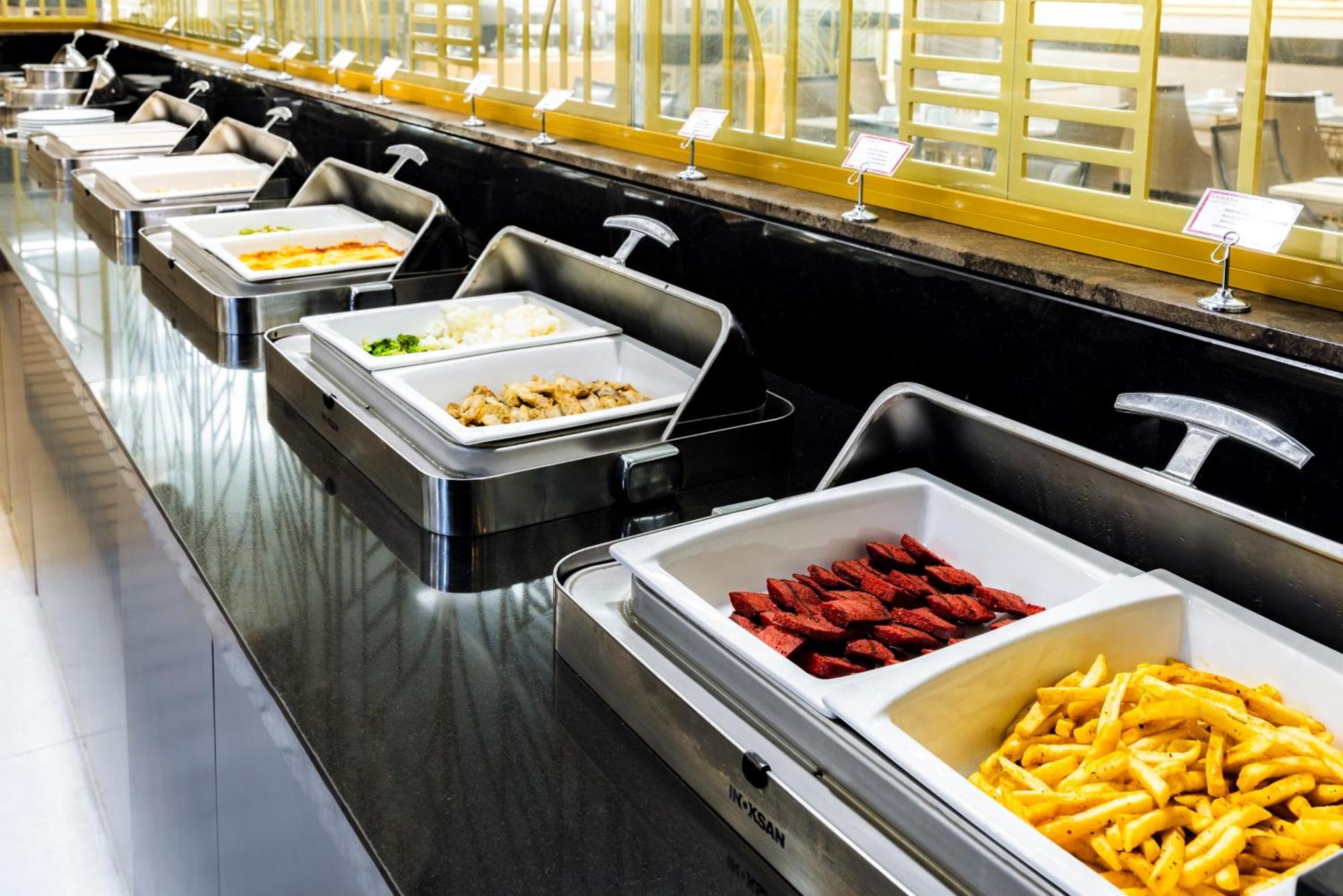 Hotel Ramada By Wyndham Istanbul Golden Horn 4*