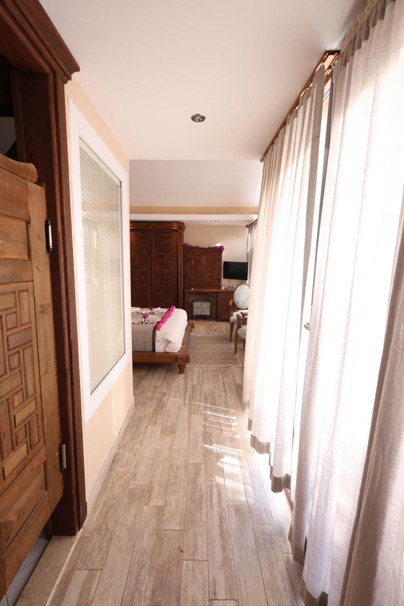 Lissiya Hotel 4*