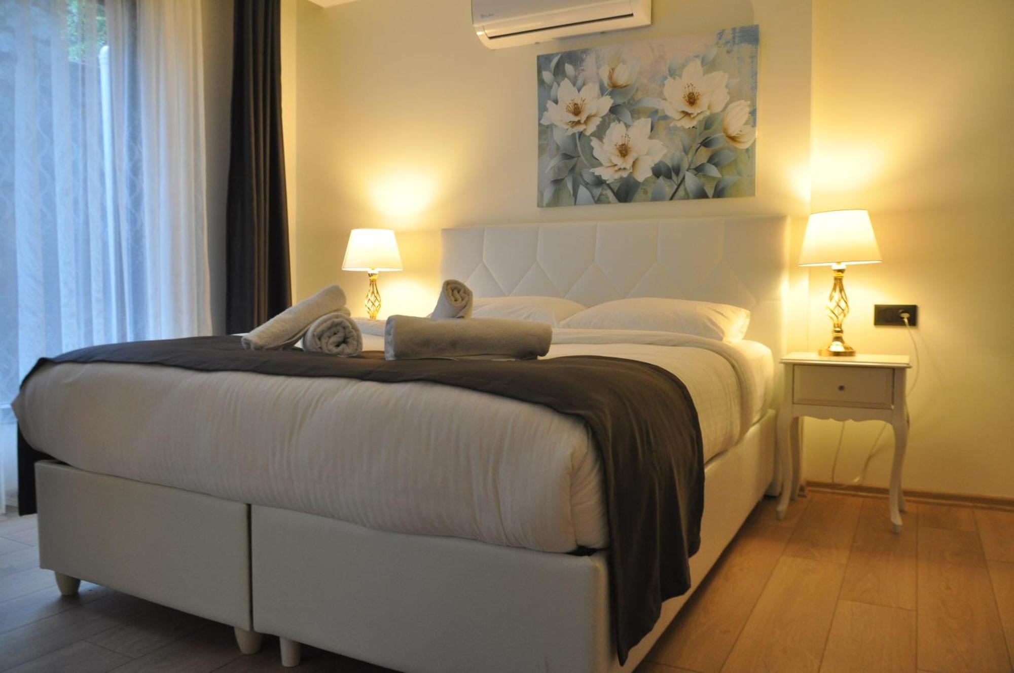 Apartment Dreams Luxury Residences & Lifestyle *