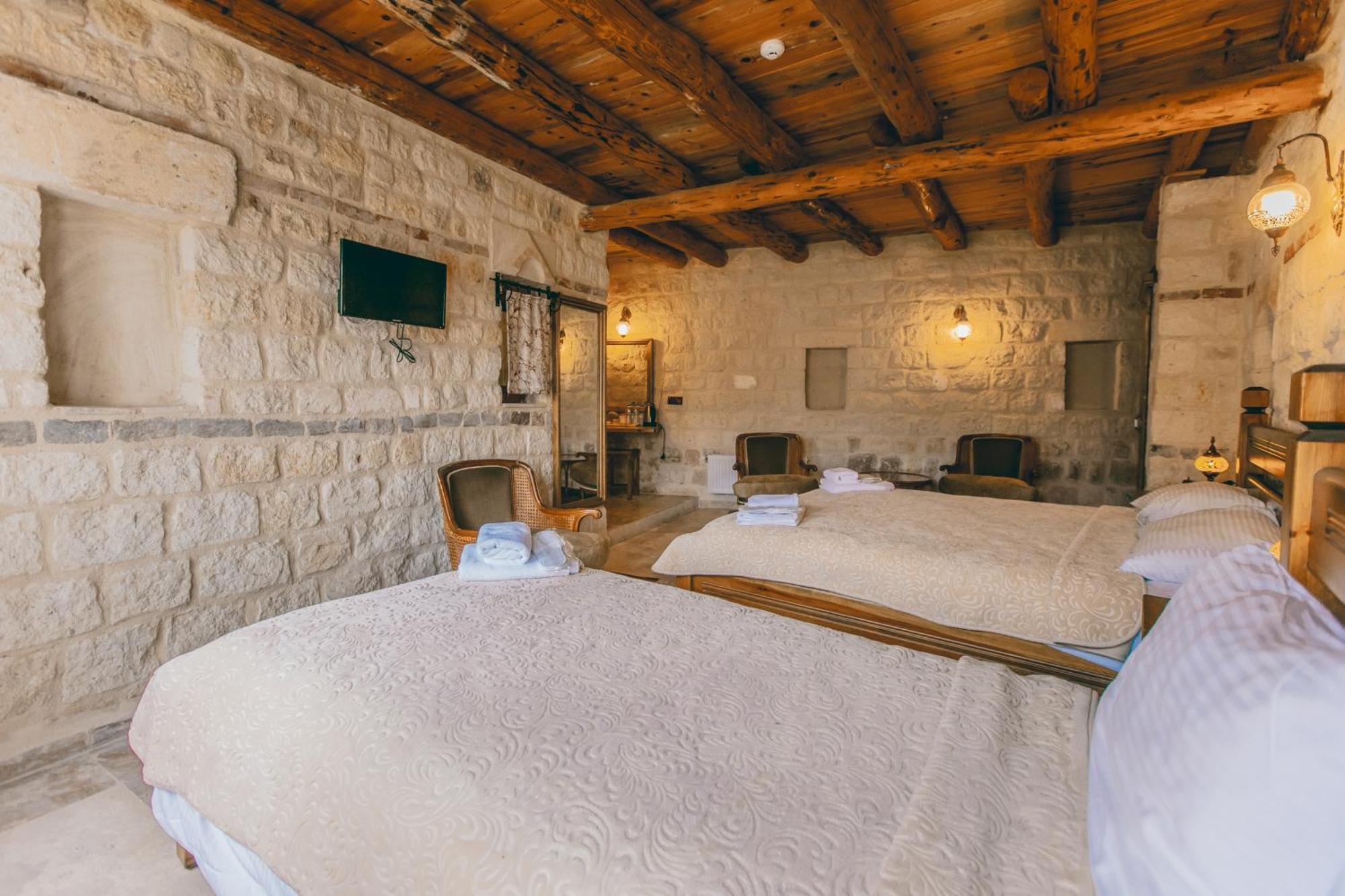 Zula Cave House *