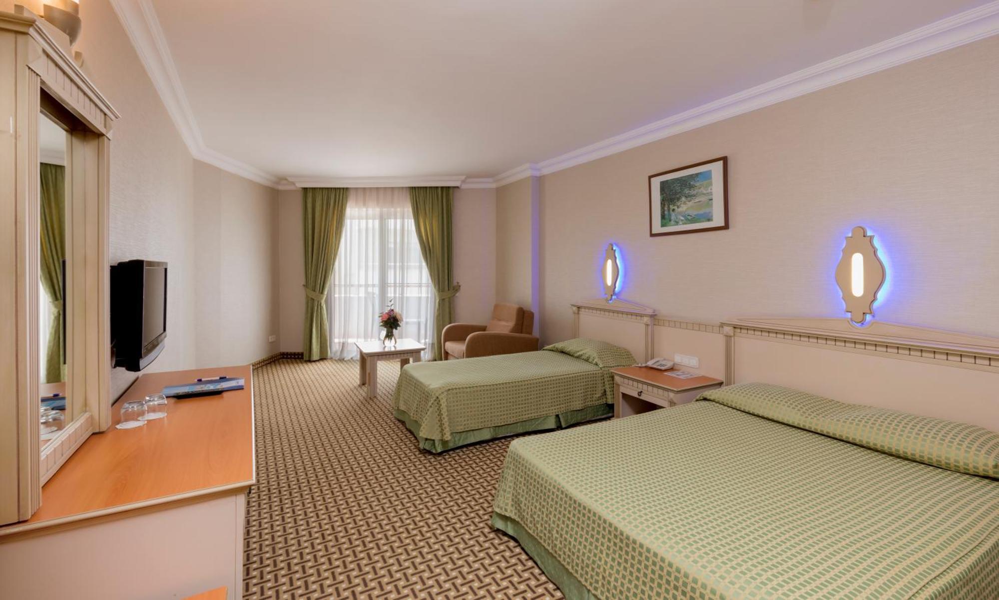 Holiday Park Resort 5*