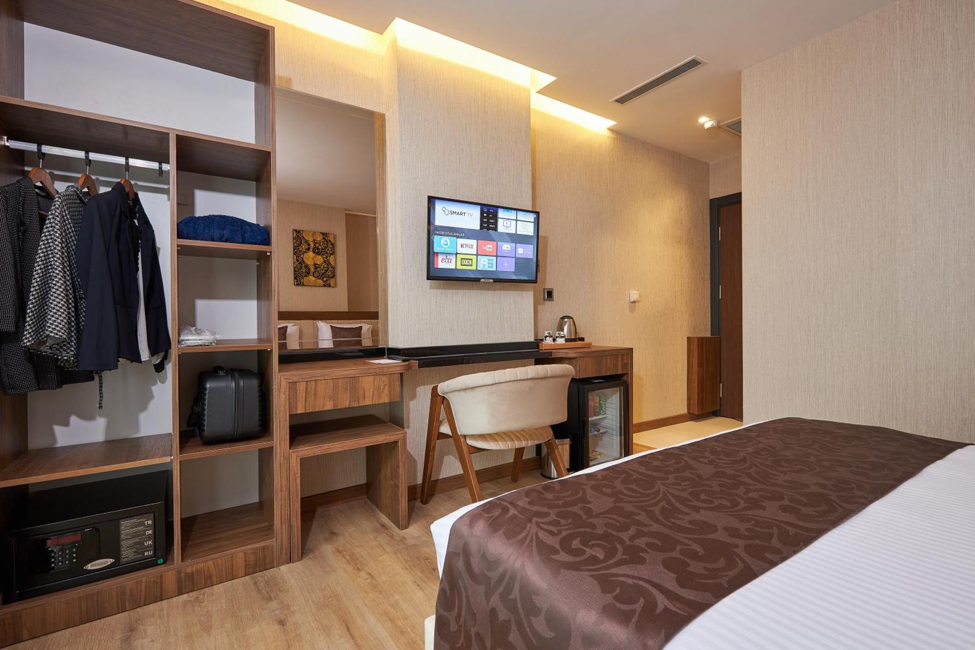 Trademark Collection By Wyndham Operla Airport Hotel 4*
