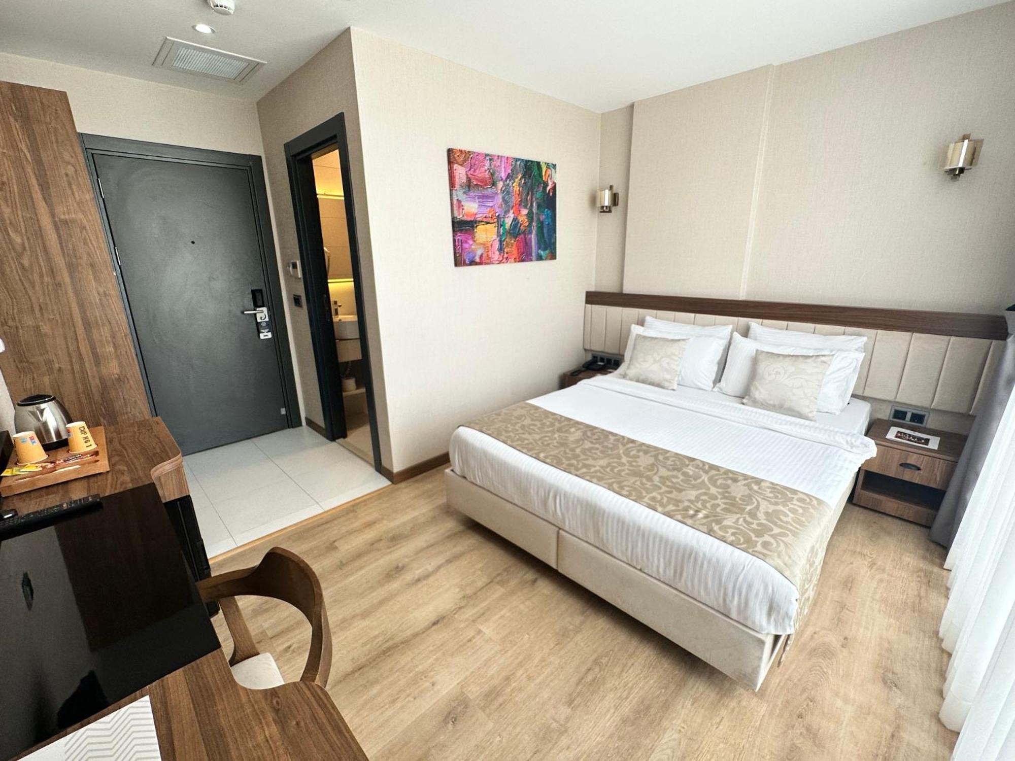 Hotel Trademark Collection By Wyndham Operla Airport 4*