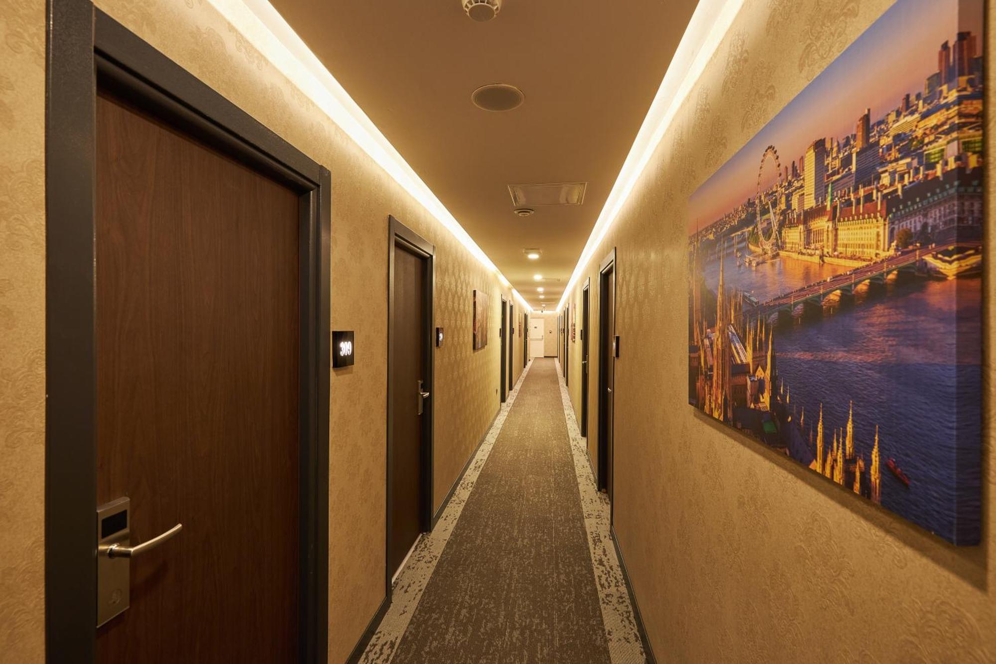 Hotel Trademark Collection By Wyndham Operla Airport 4*