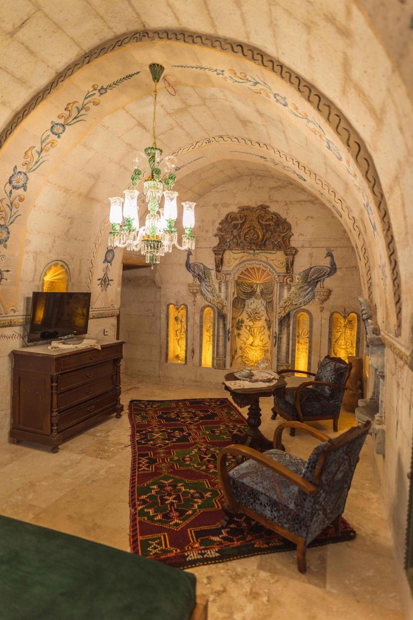 Hotel Solo Cave