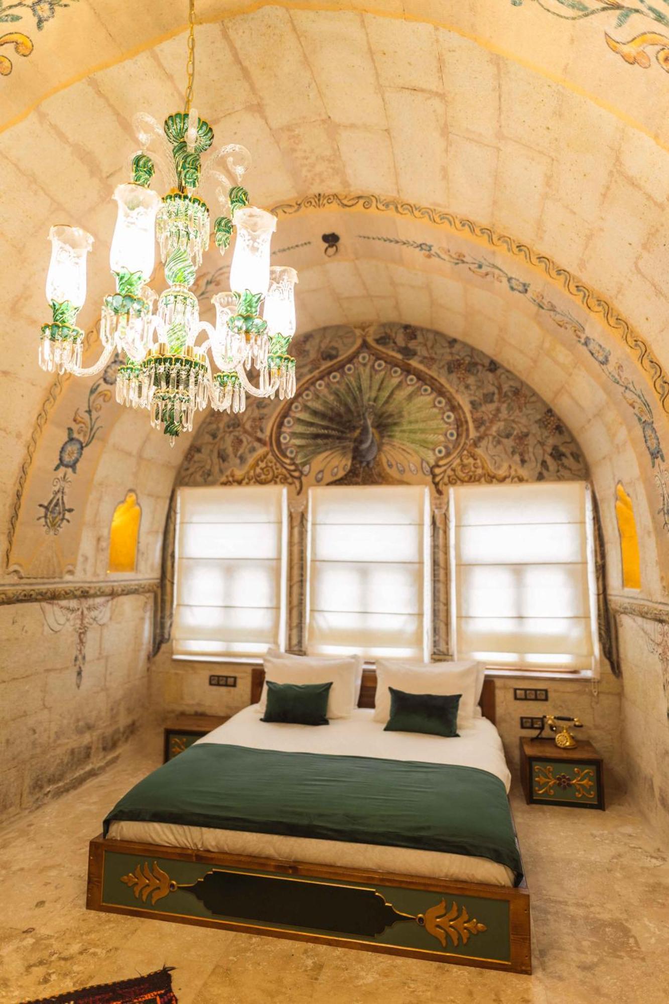 Solo Cave Hotel *