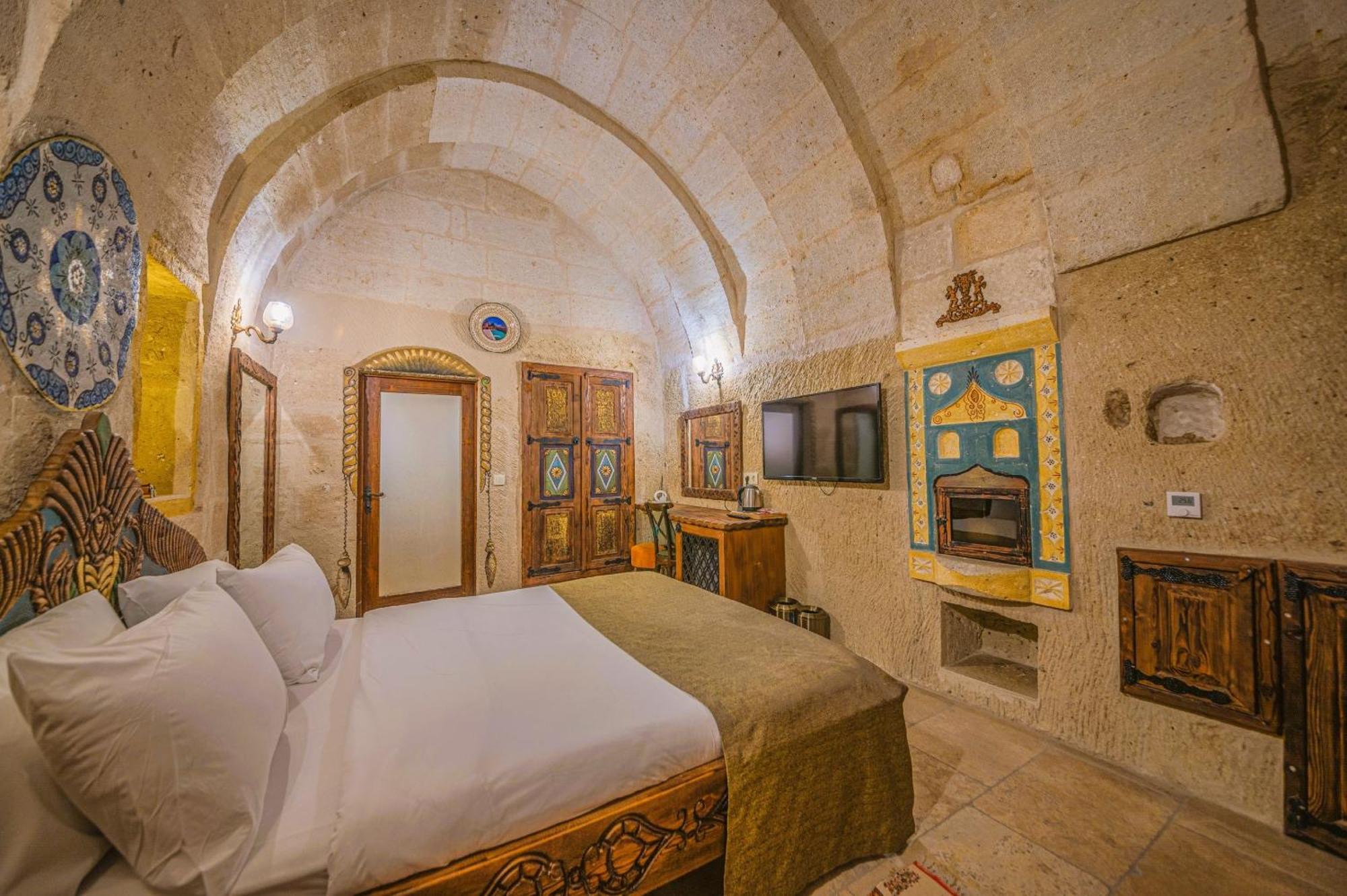 Capp Royal Cave Hotel