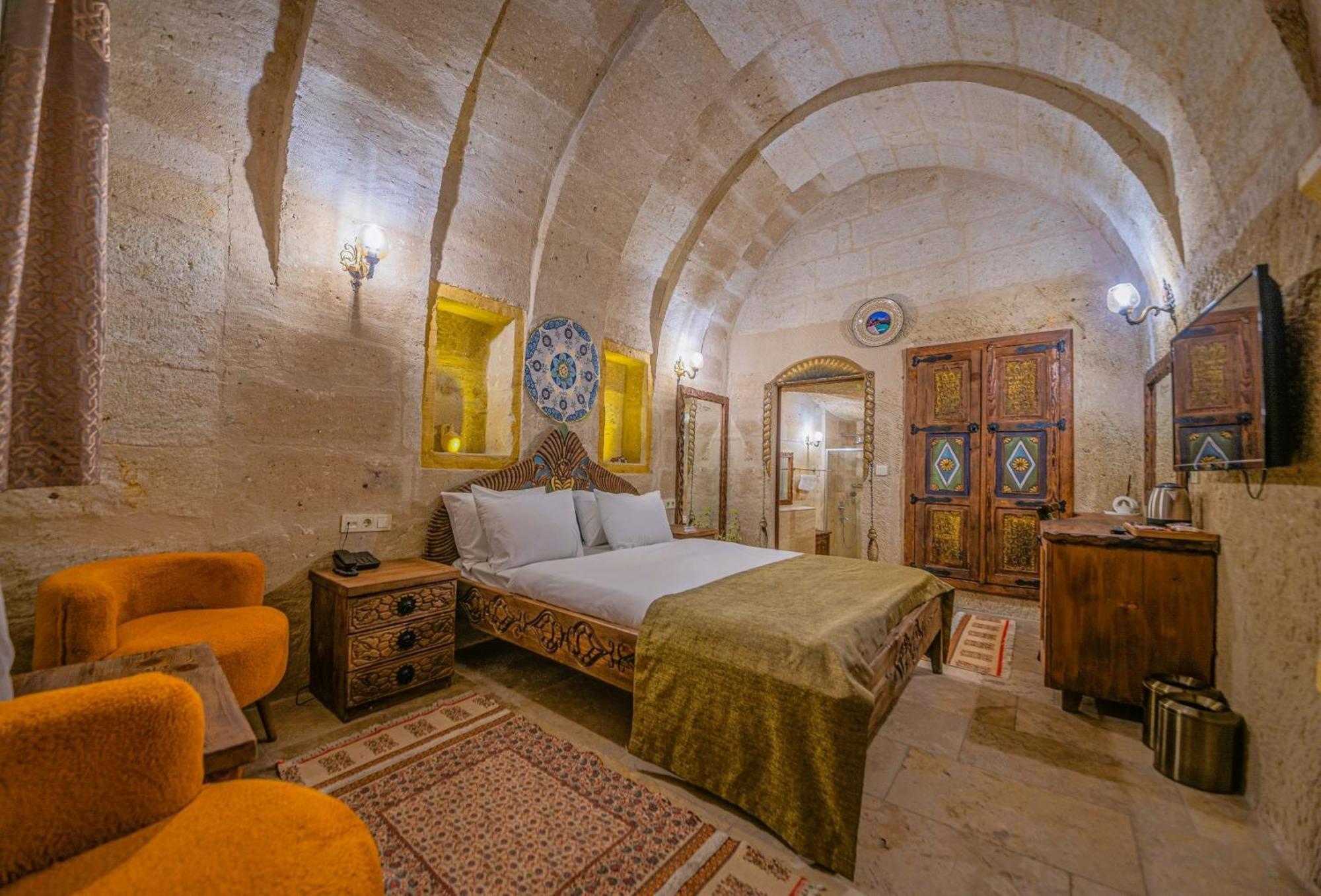 Capp Royal Cave Hotel