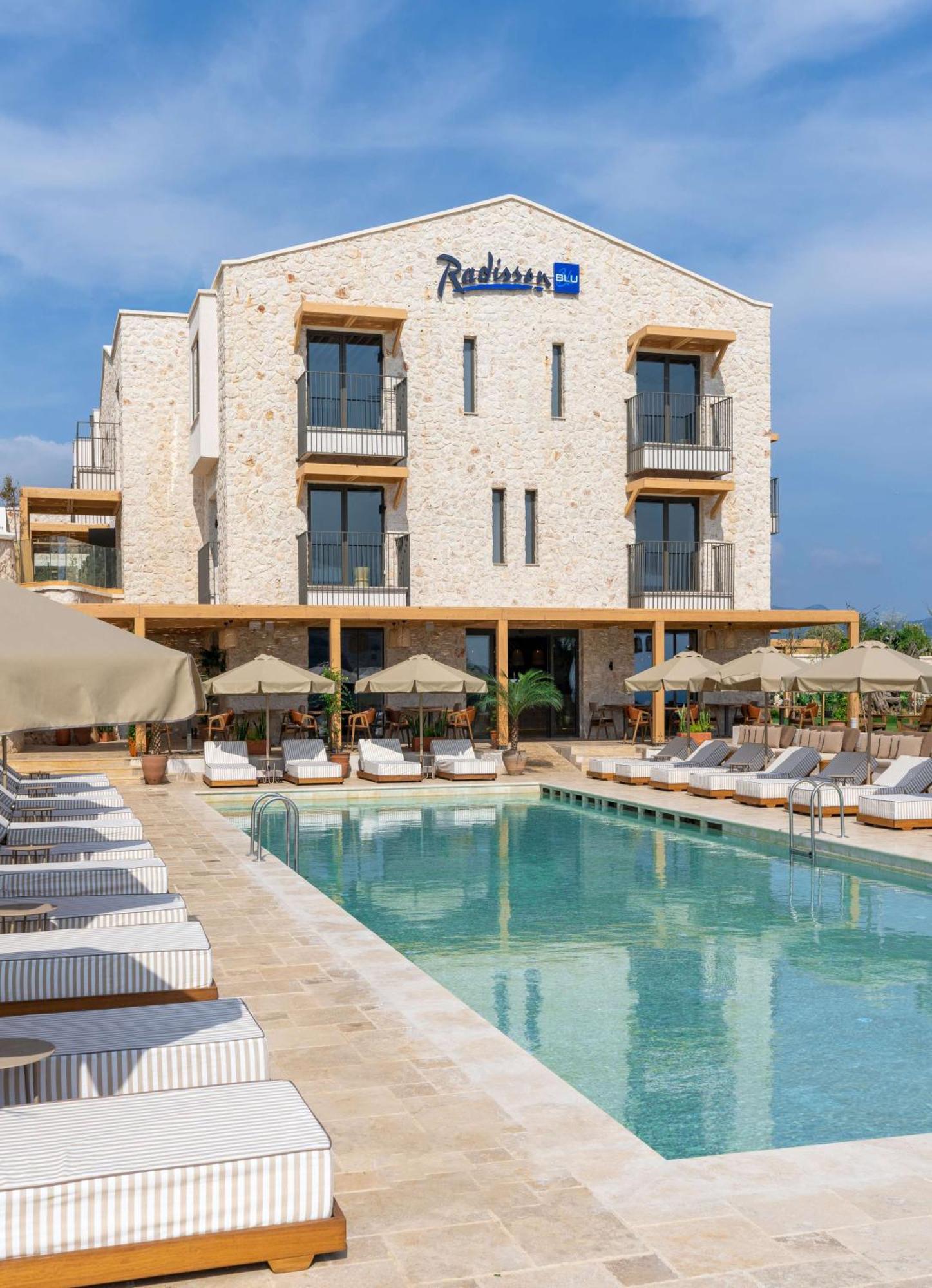Radisson Blu Hotel, *