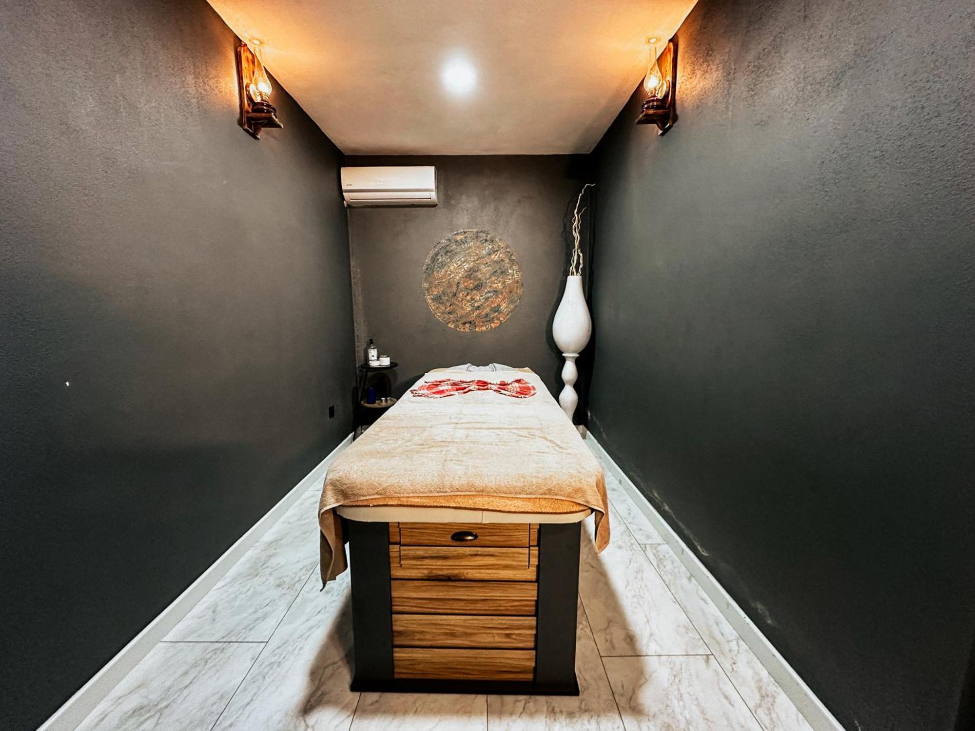 Elegance & Wellness-aqua