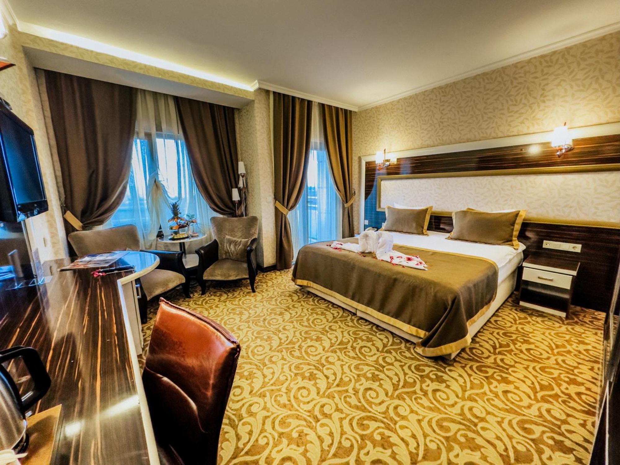 Elegance & Wellness-aqua