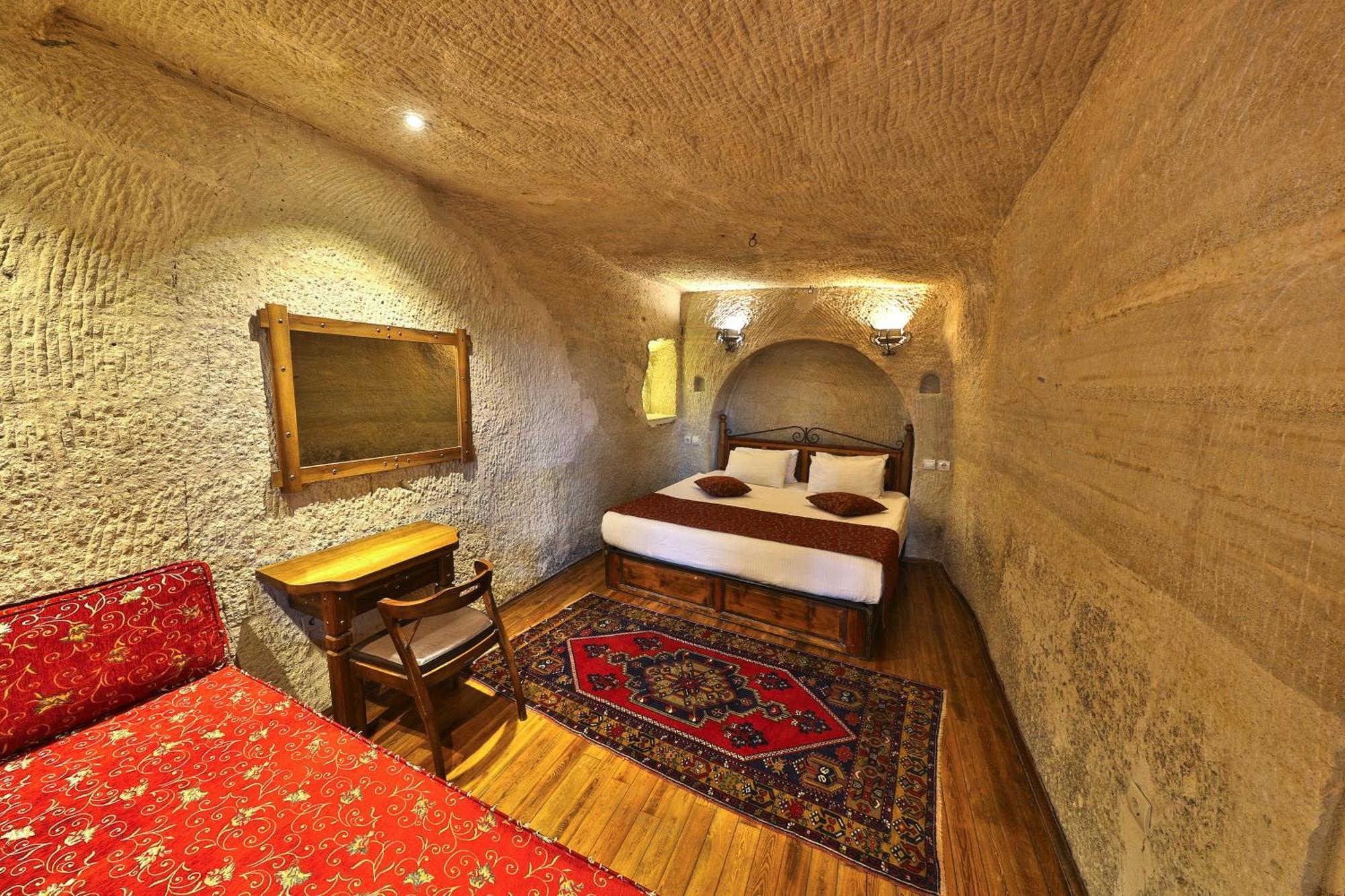 Divan Cave House 4*