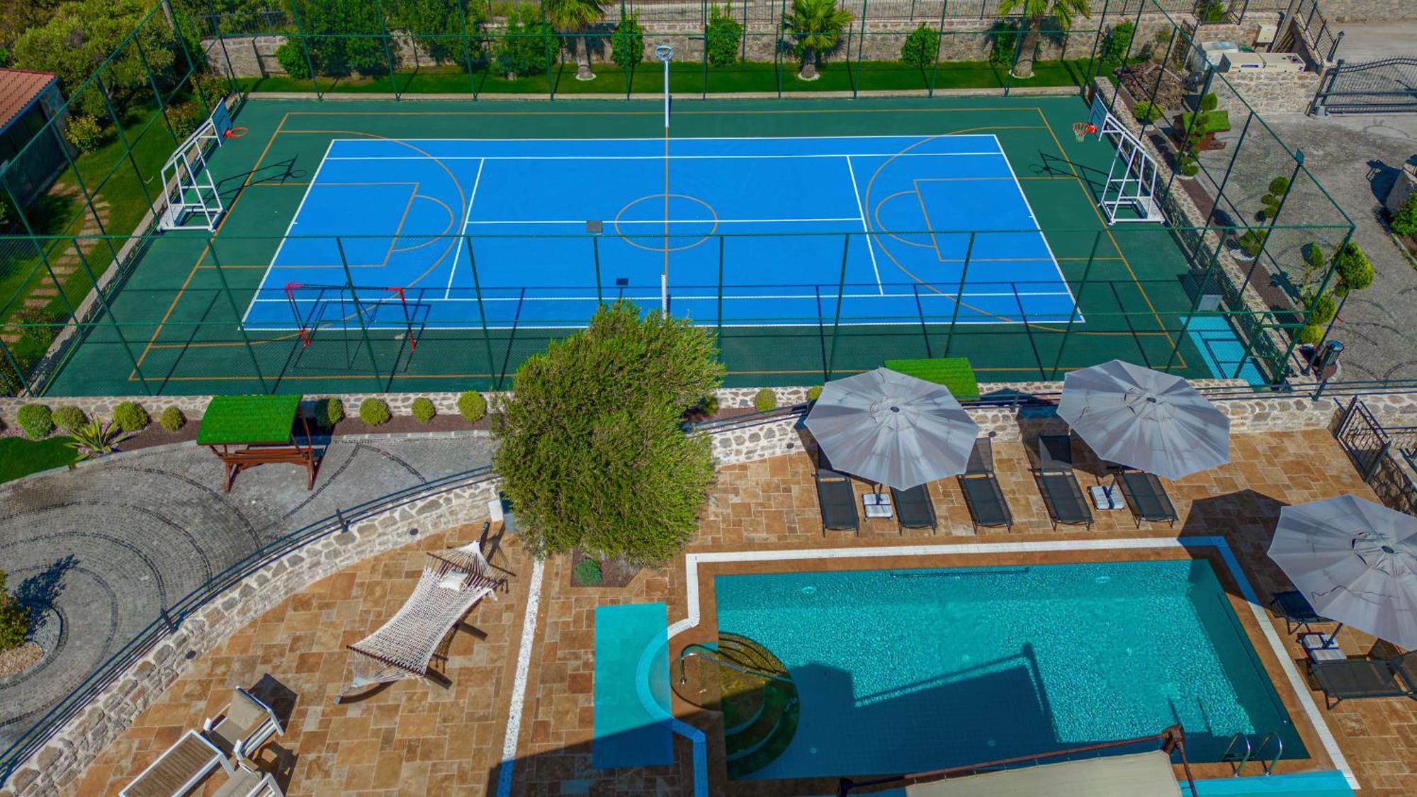Villa Neveda Mit Tennis Und Basketballplatz *