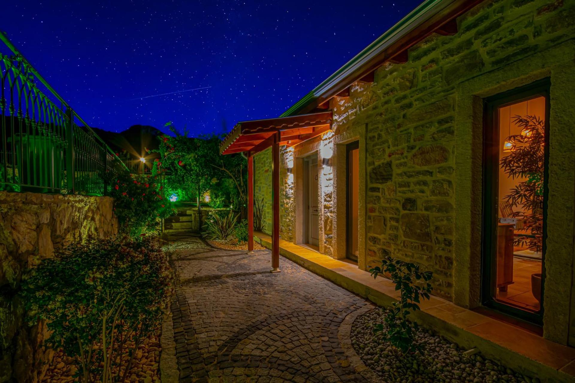 Villa Neveda Mit Tennis Und Basketballplatz *