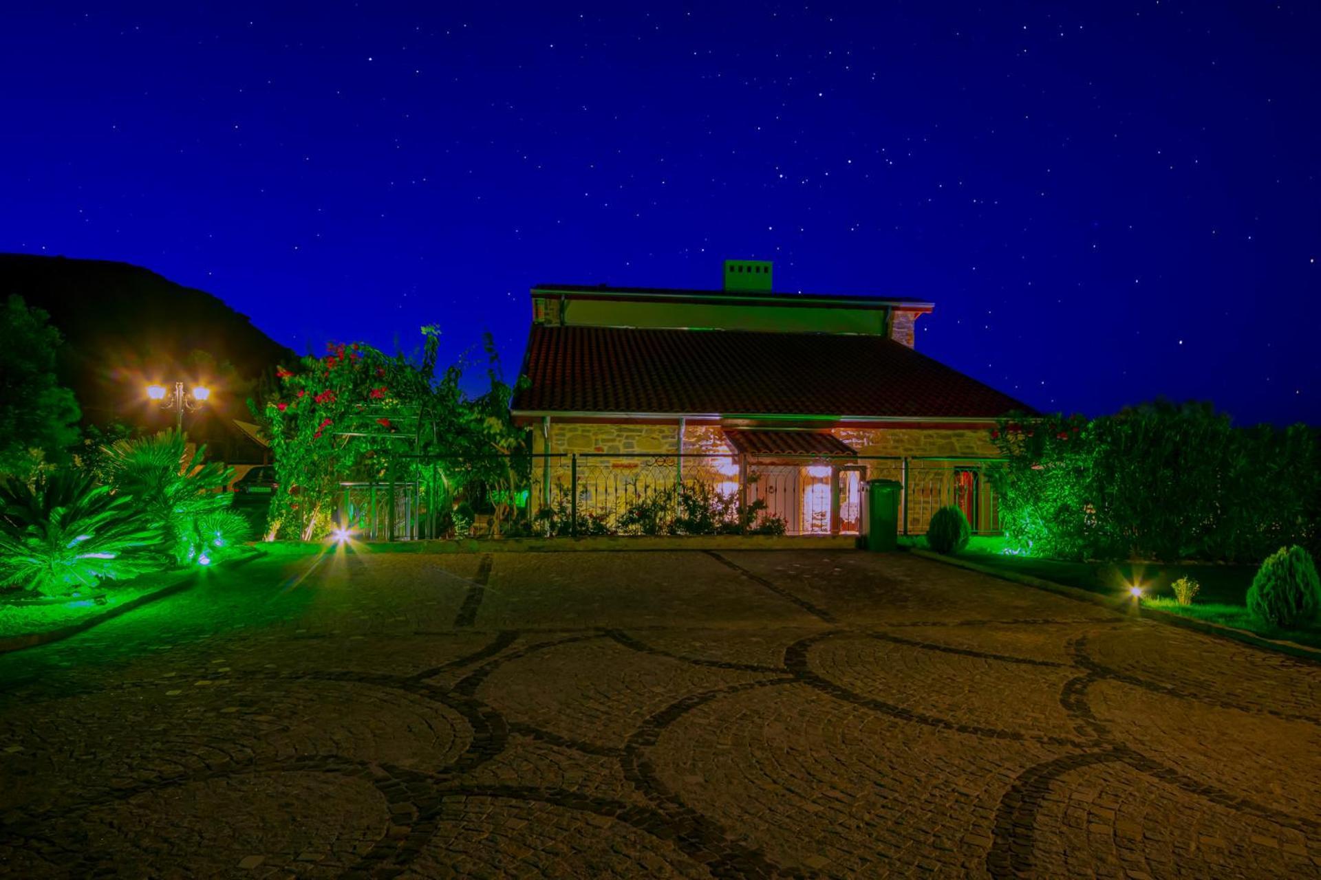 Villa Neveda Mit Tennis Und Basketballplatz