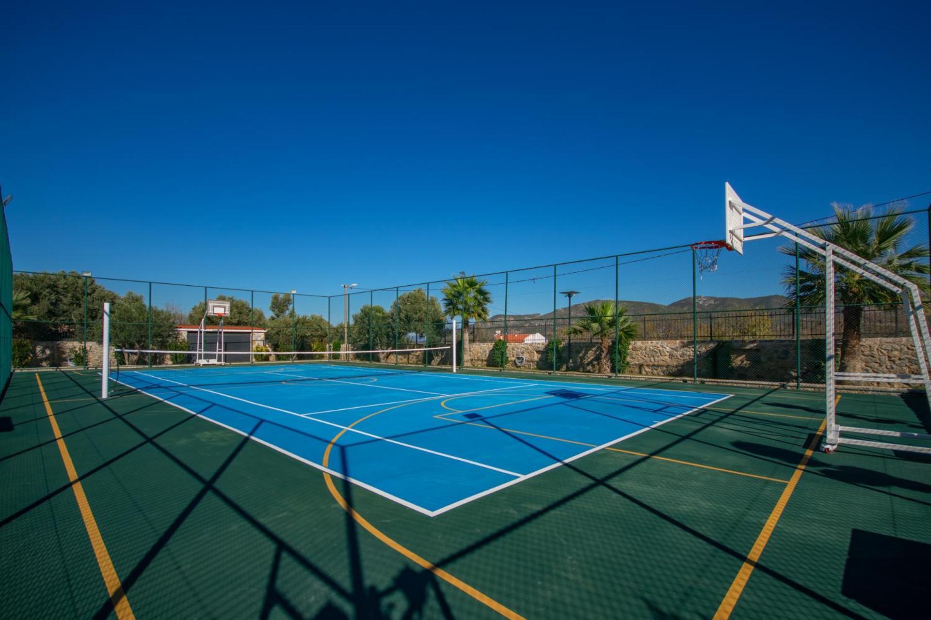 Villa Neveda Mit Tennis Und Basketballplatz *