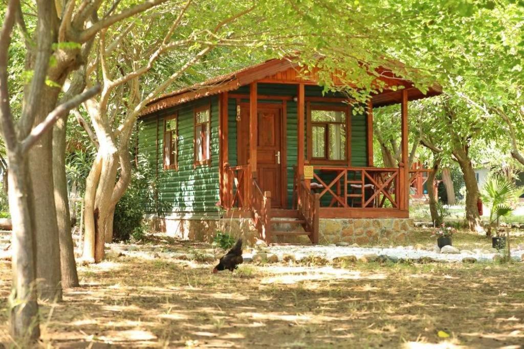 Eden And Beach Resort *