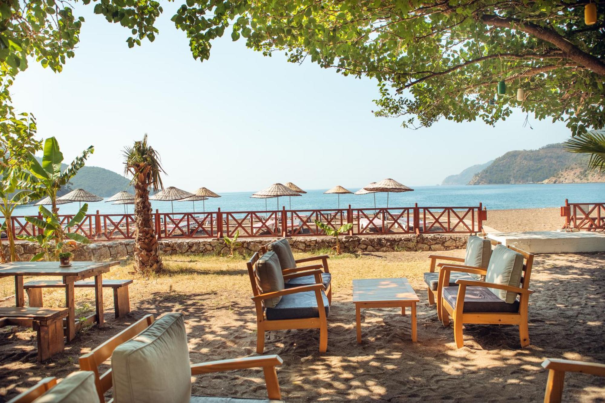Resort Eden And Beach *