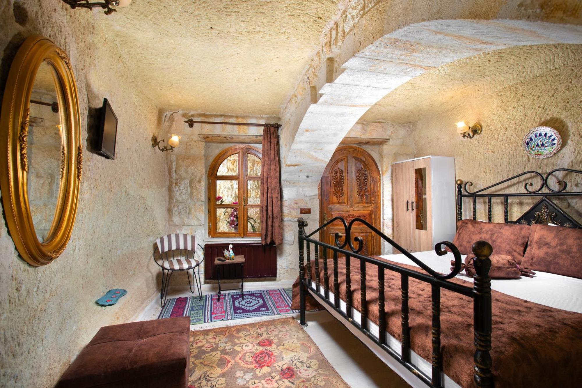 Romantic Cave *