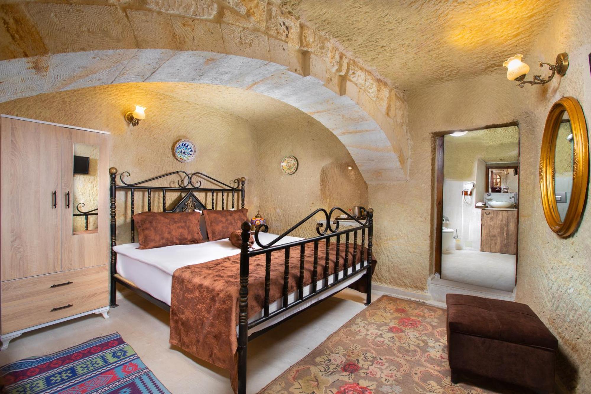 Romantic Cave Hotel *