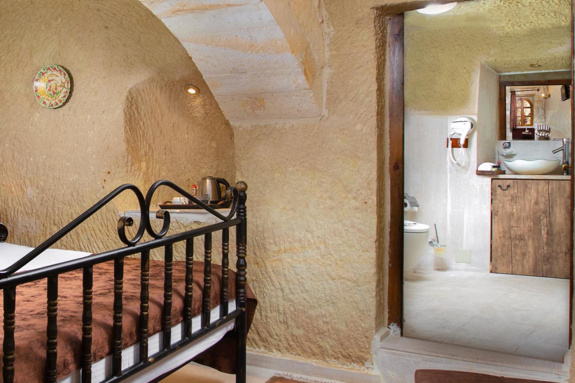 Romantic Cave Hotel *