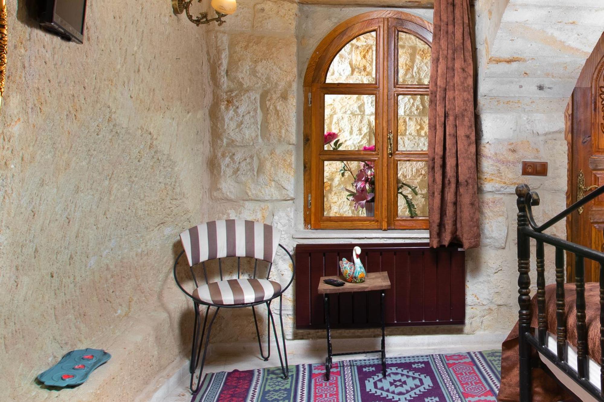 Romantic Cave Hotel *
