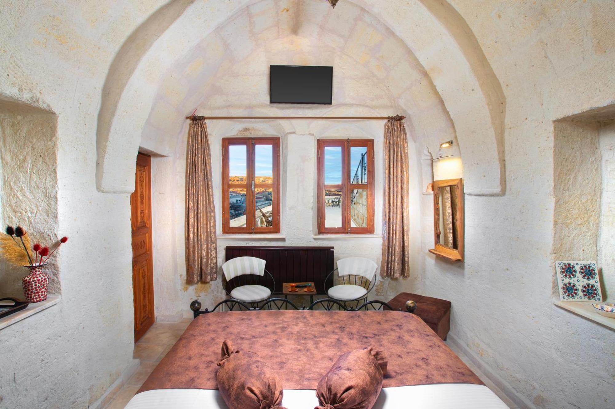 Hotel Romantic Cave *
