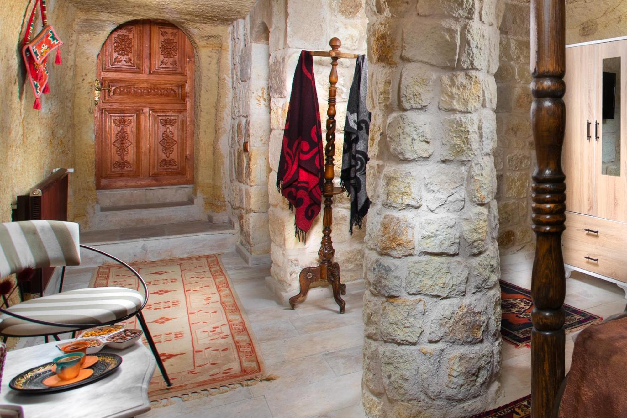 Romantic Cave *