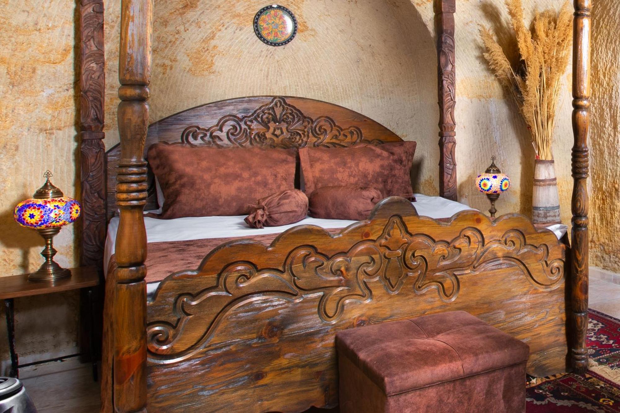 Hotel Romantic Cave *
