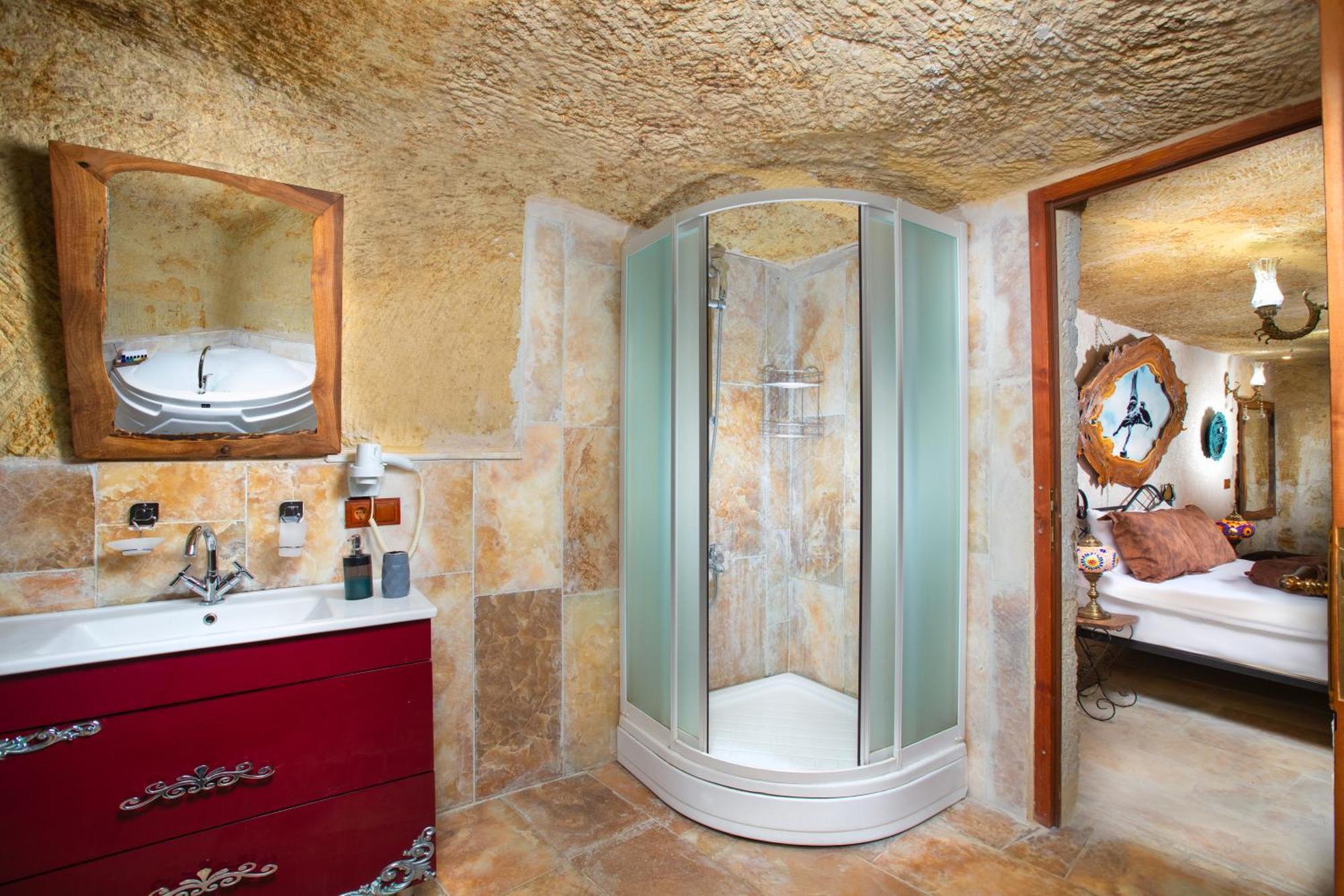 Romantic Cave Hotel *