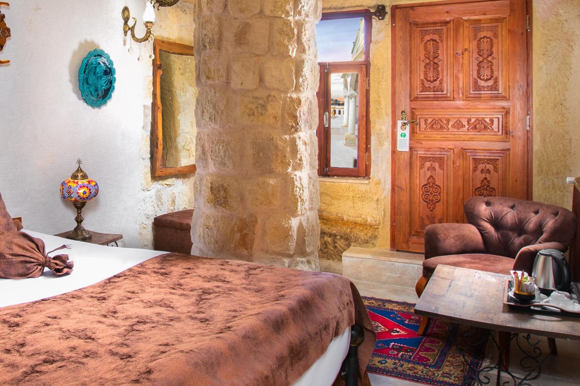 Romantic Cave Hotel *