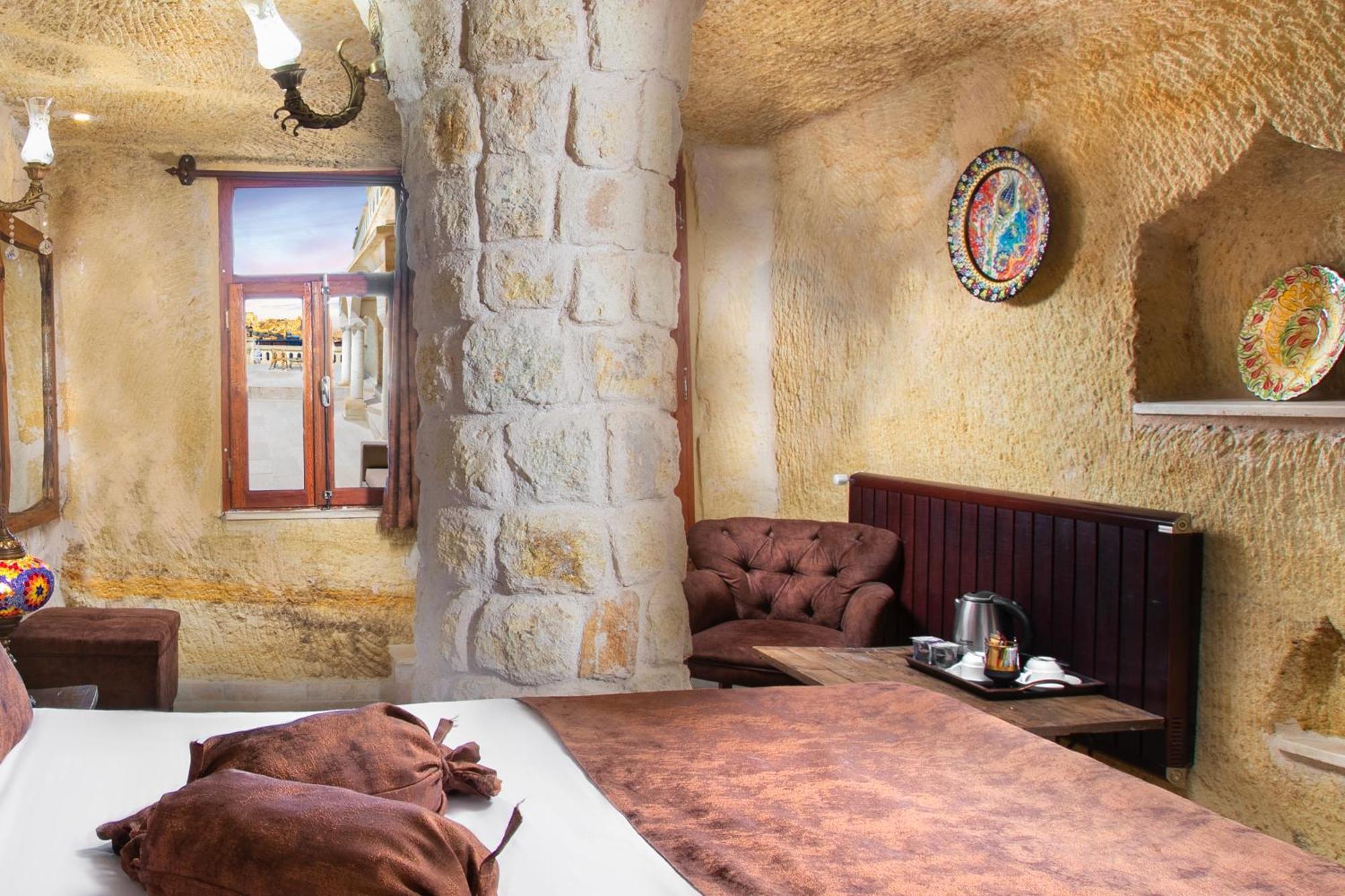 Hotel Romantic Cave *