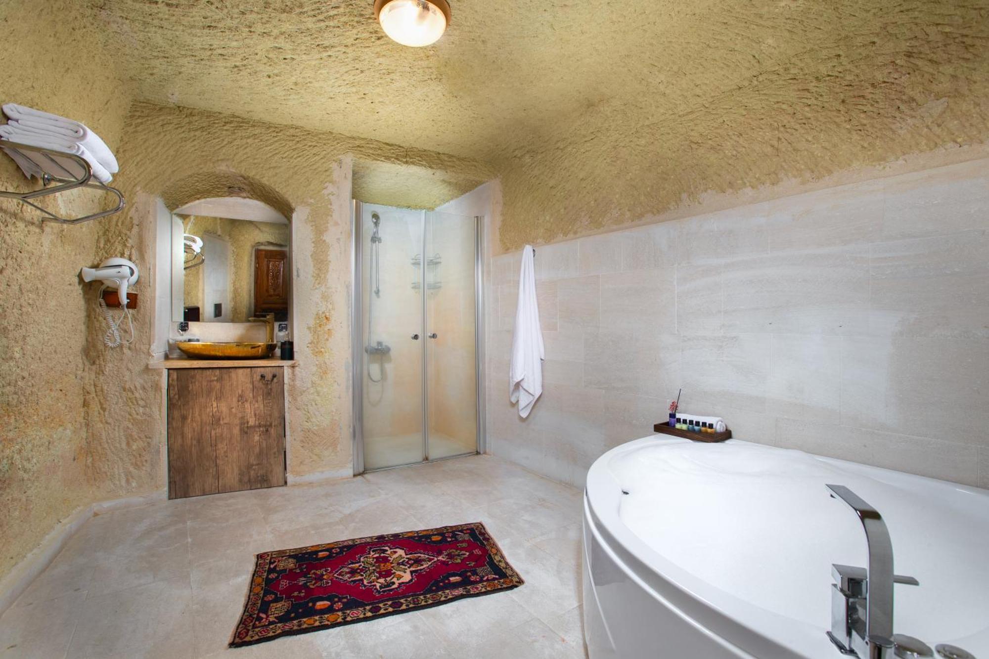 Hotel Romantic Cave