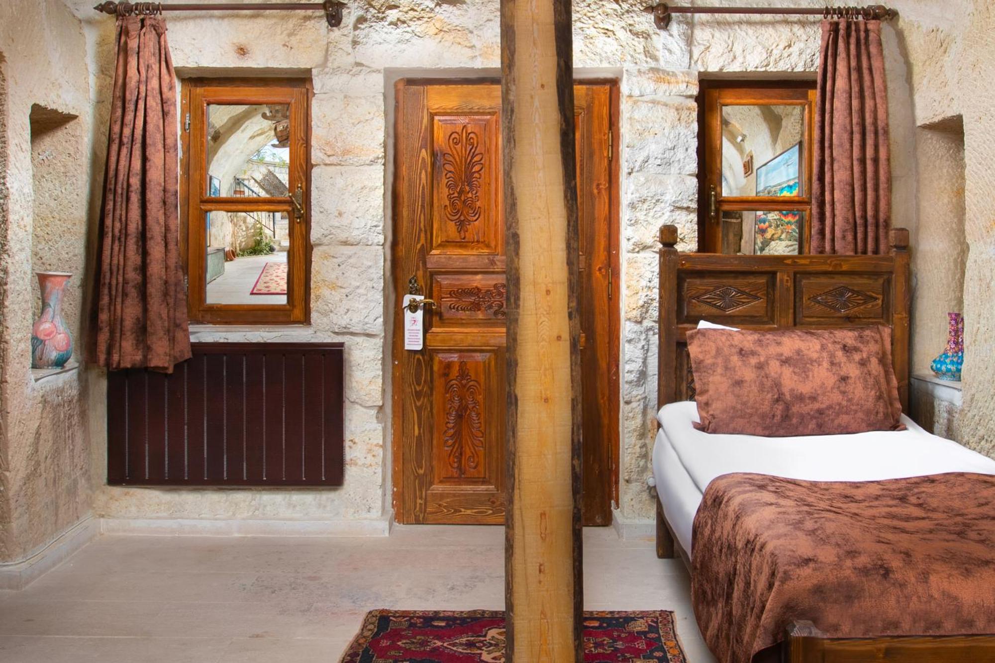 Romantic Cave *