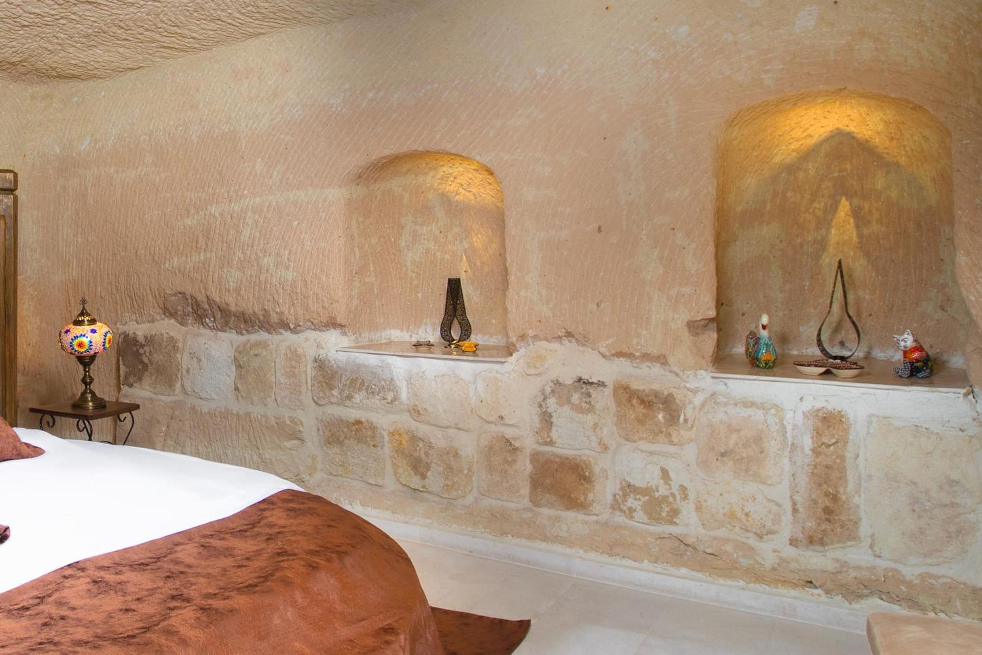 Romantic Cave Hotel *