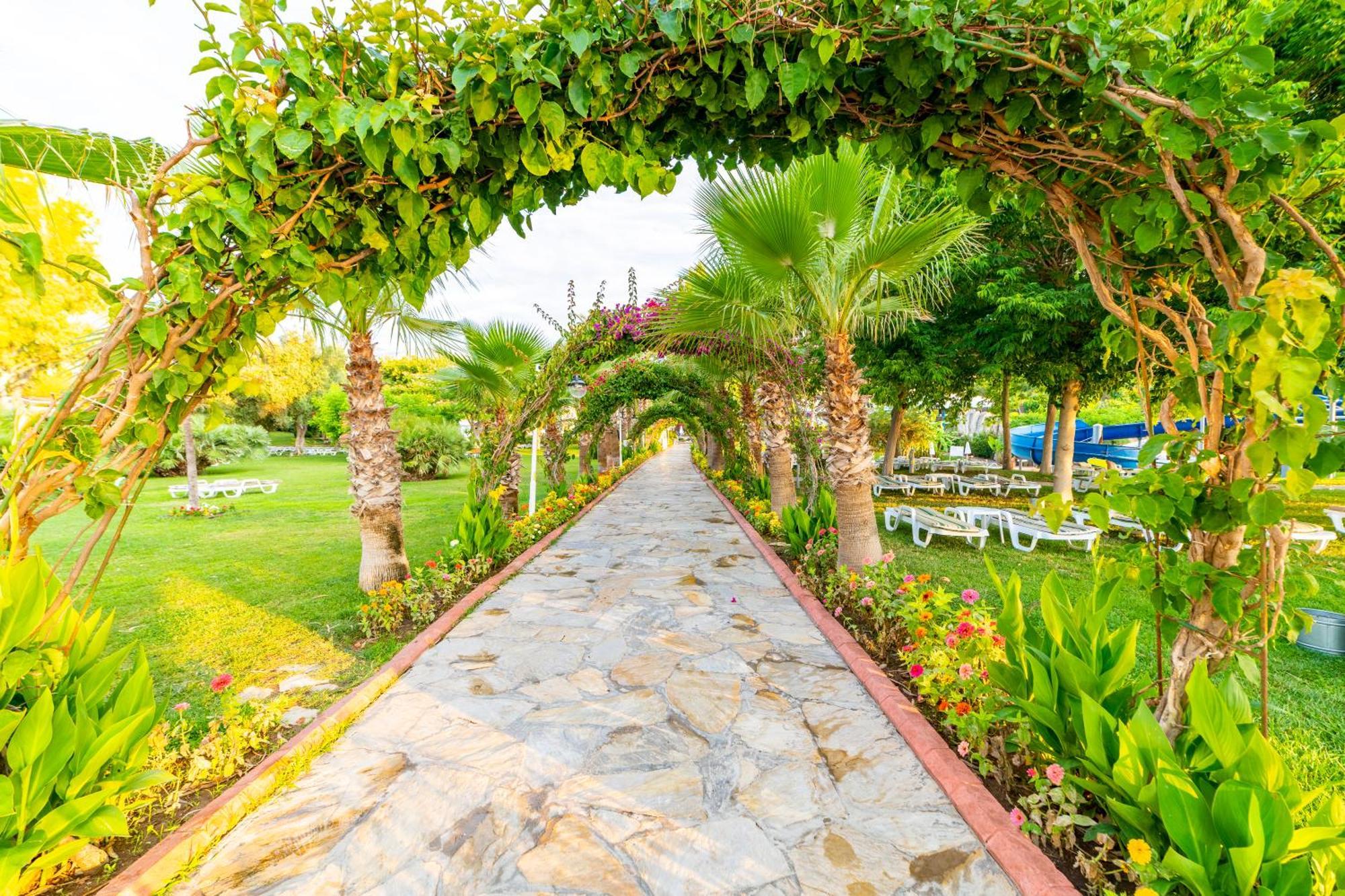 Queen's Park Le Jardin Resort 5*