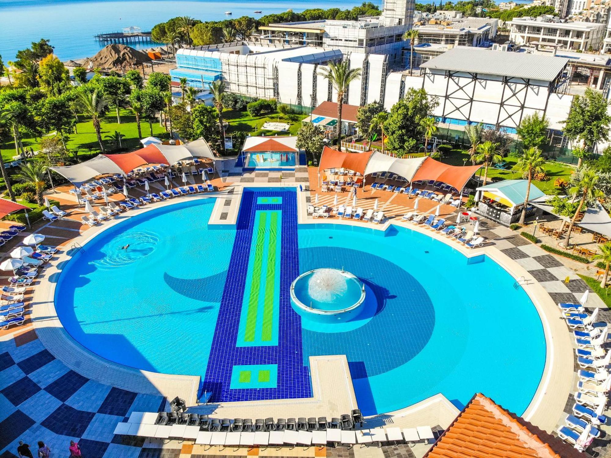 Queen's Park Le Jardin Resort 5*